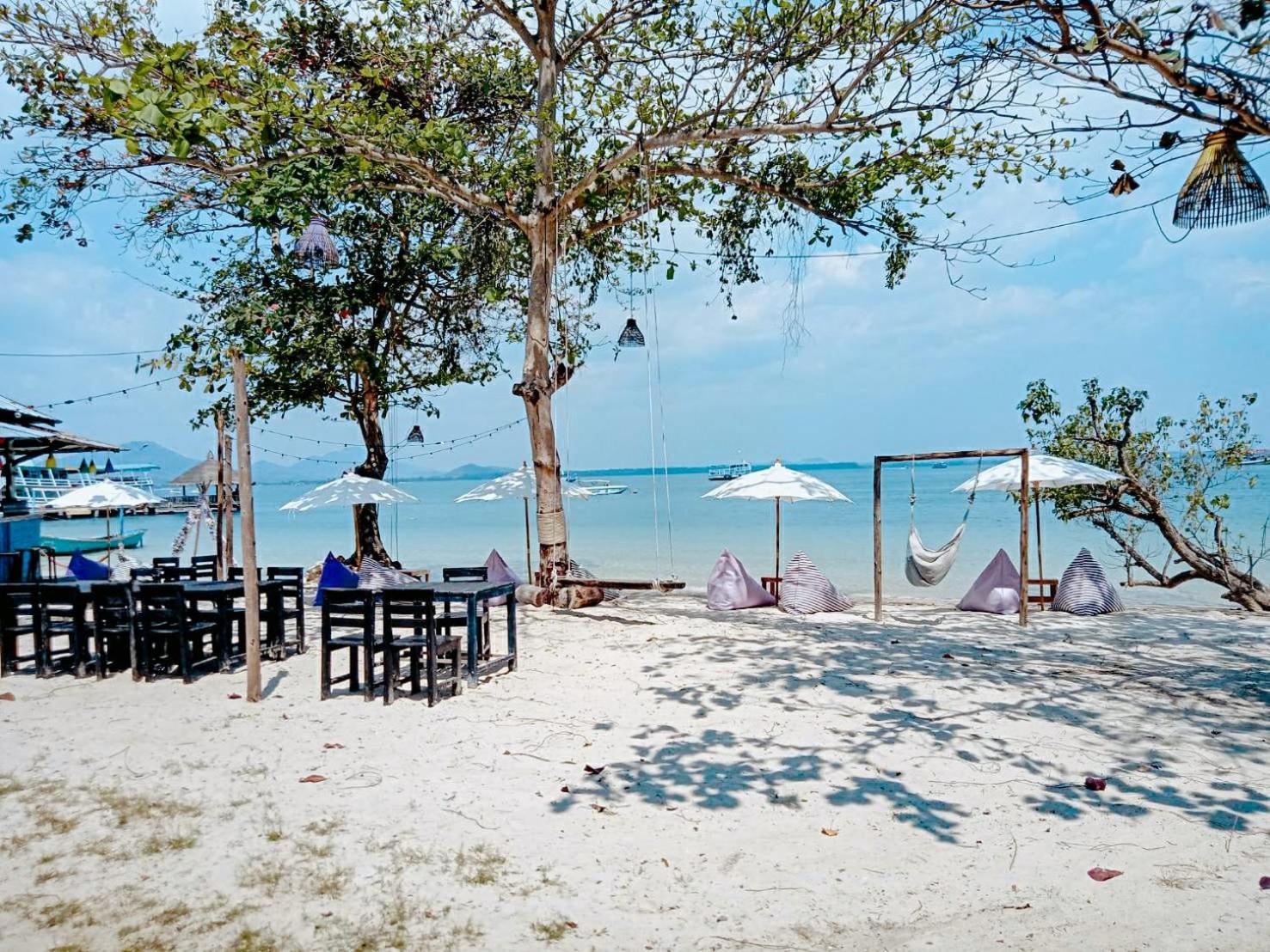 Minnie Seaview Resort