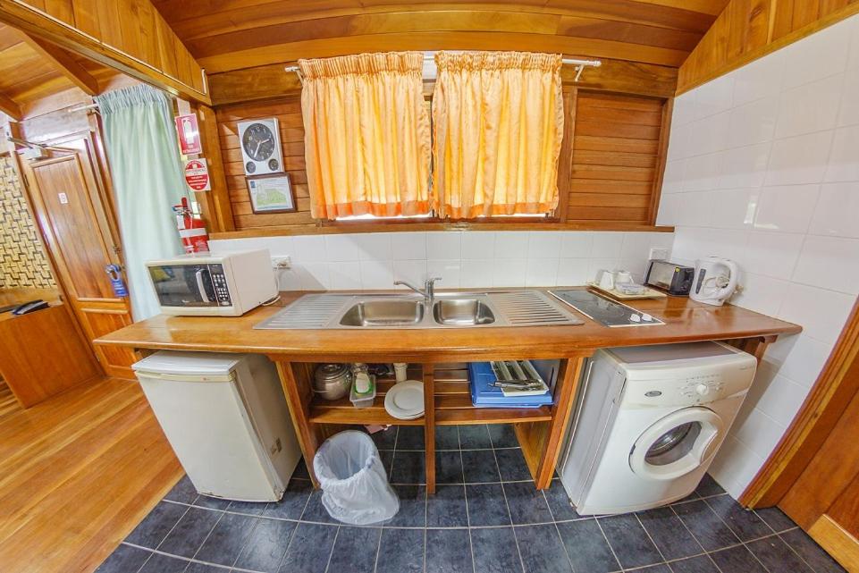 Kokopo Beach Bungalow Resort