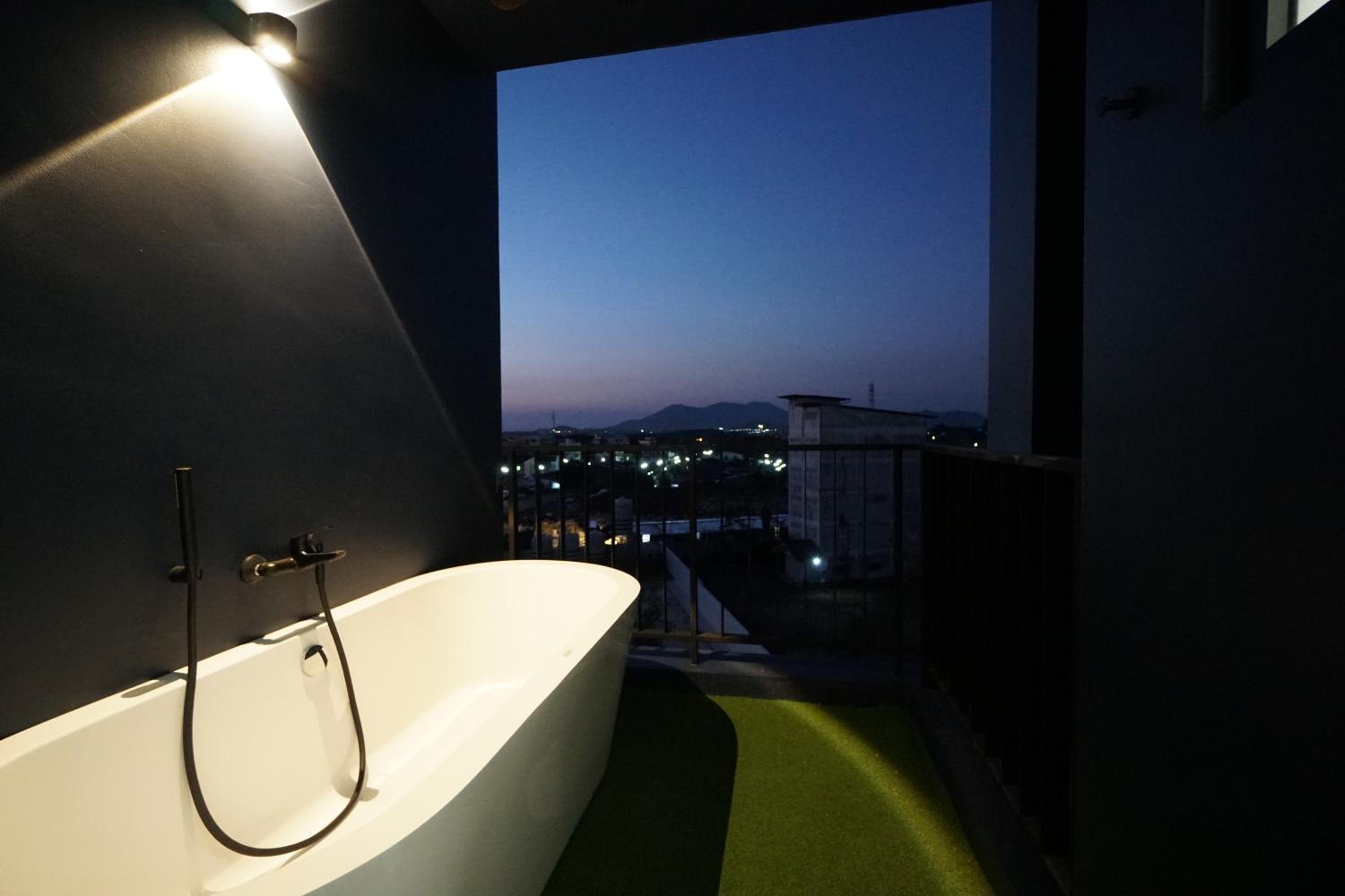 Blu Monkey Hub and Hotel Chanthaburi - 12