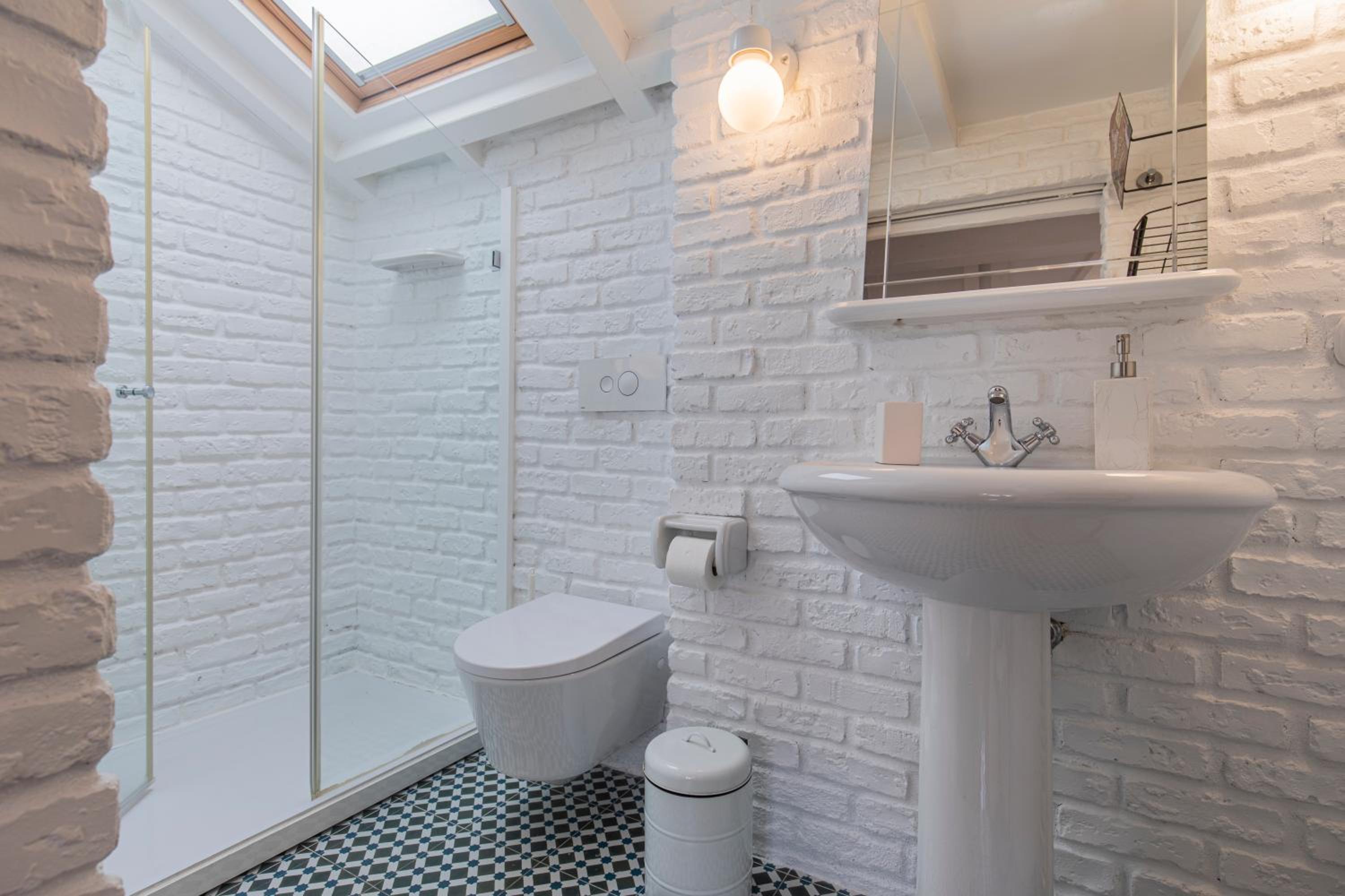 LovelyStay - Distinctive & Unique Apartment next to Sé Cathedral of Lisbon - 5 min to Chiado view 3