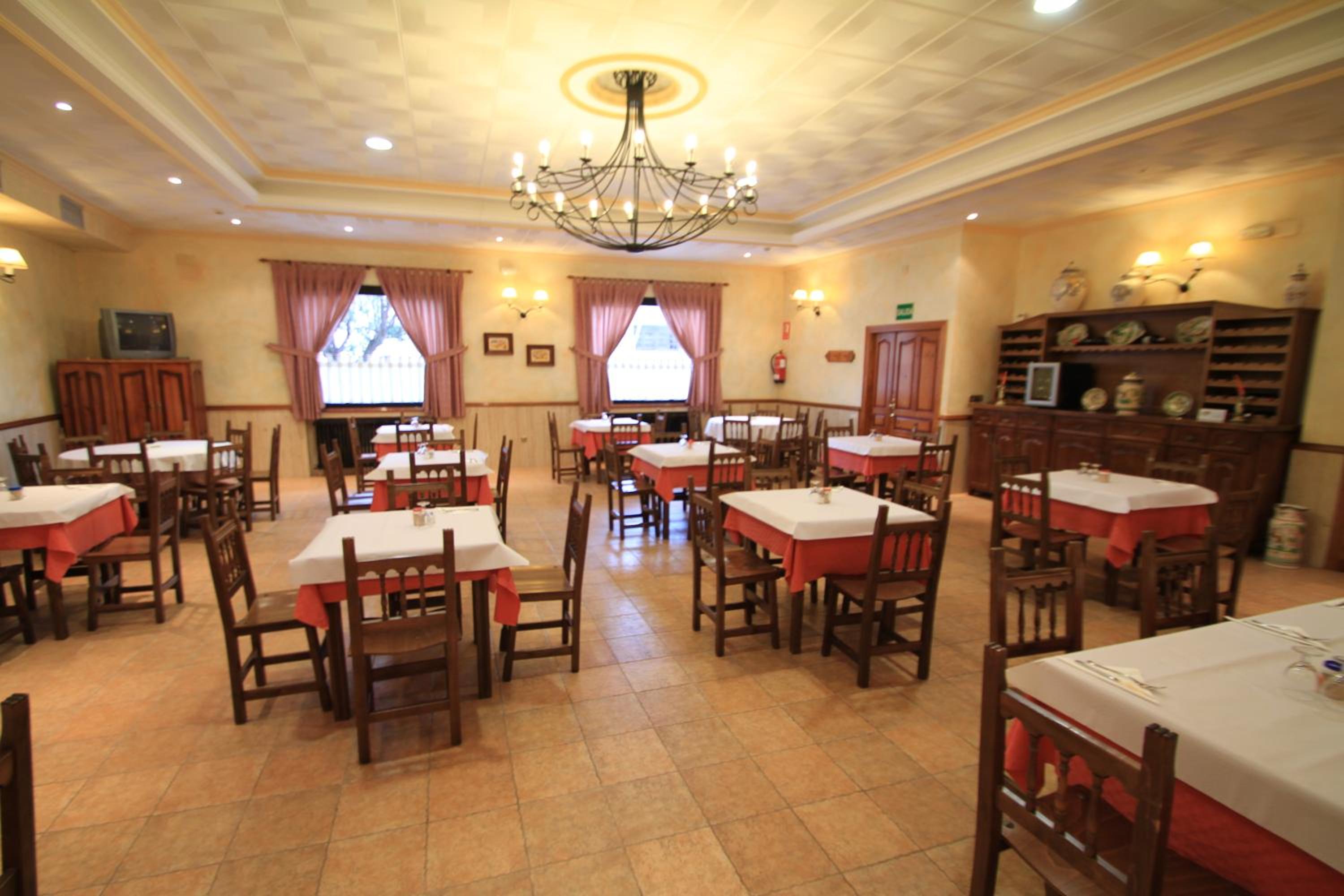 Hostal Restaurante Cuatro Caminos view 4