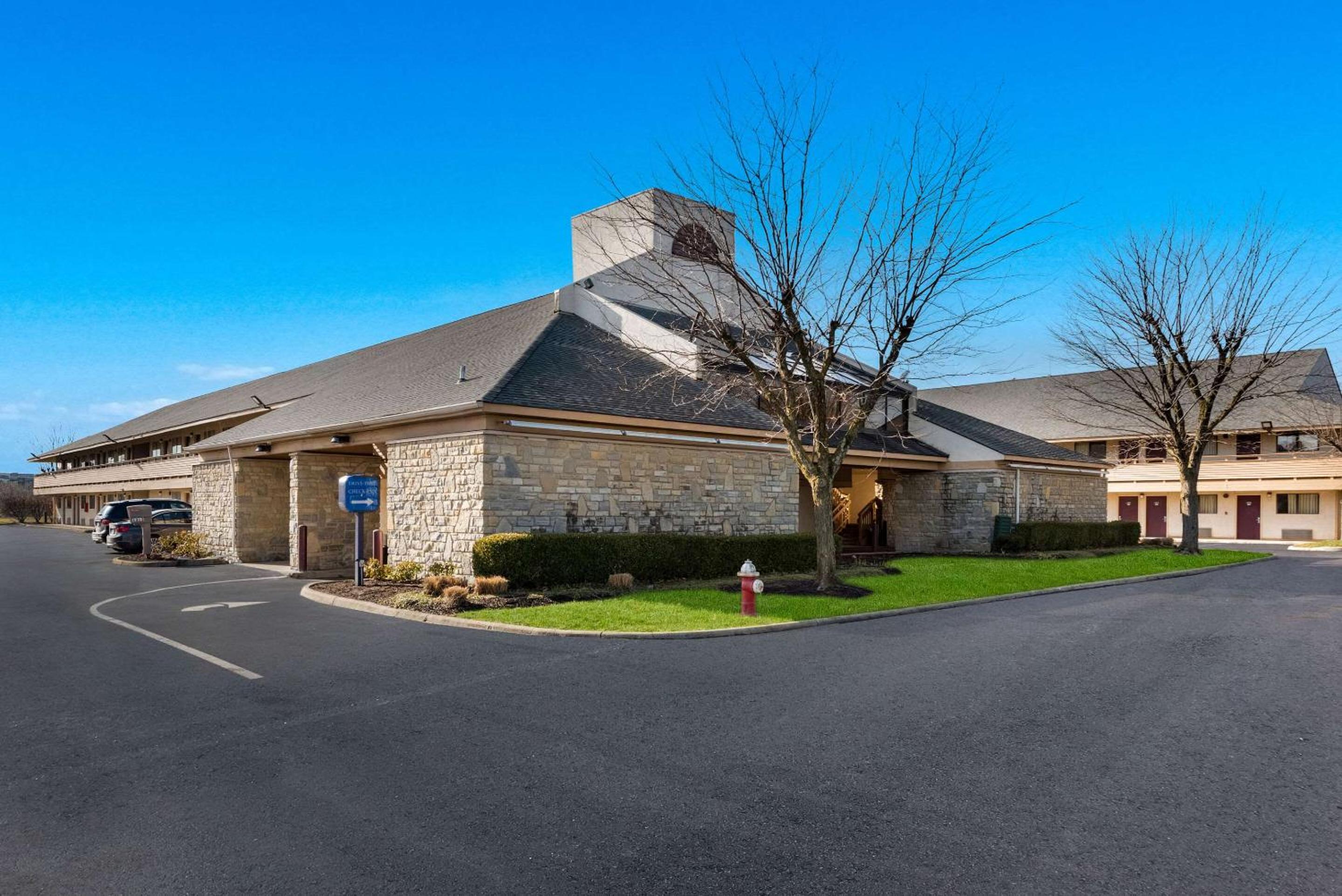 Rodeway Inn Columbus West - Image 2