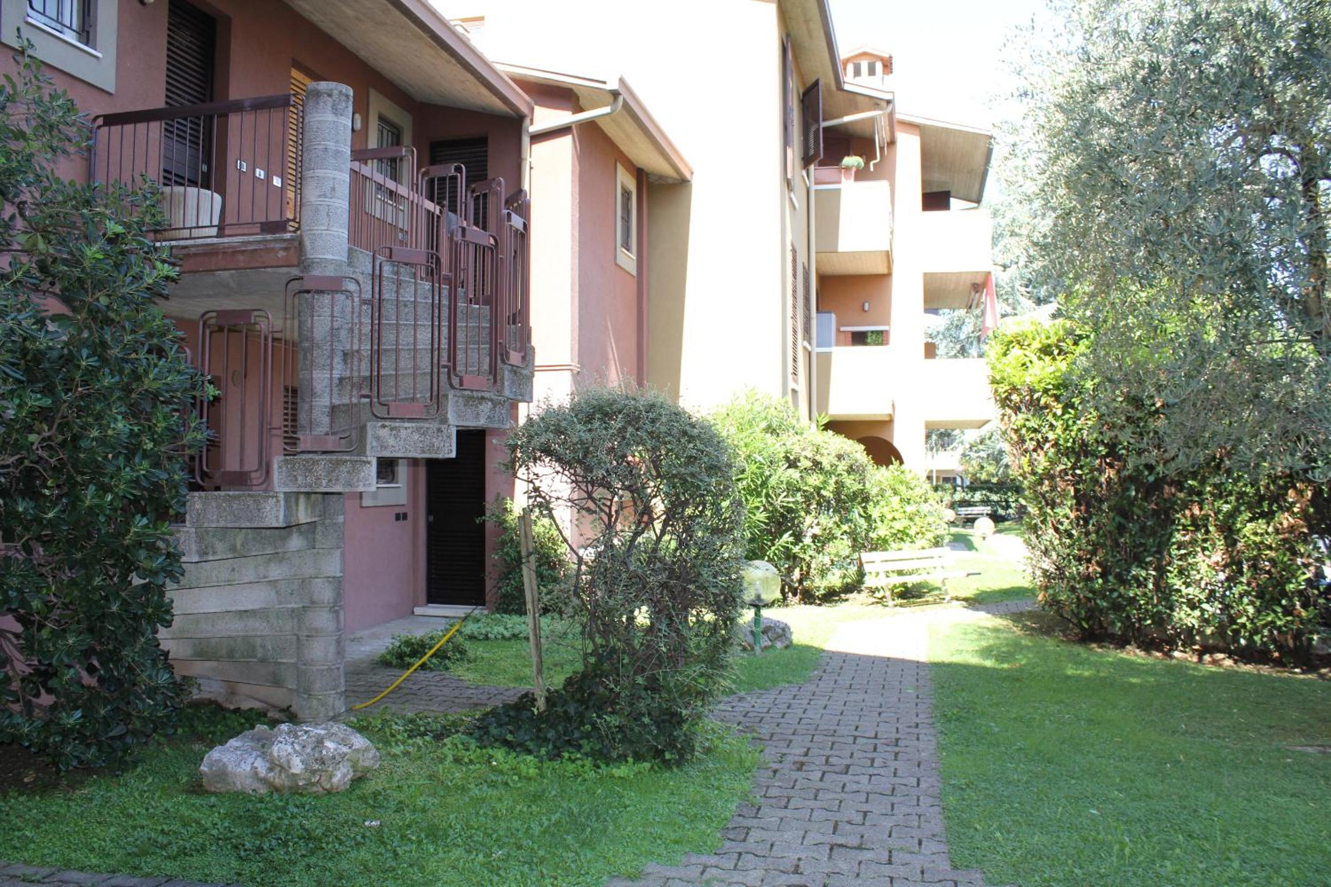 Hotel The Giona Apartment Sirmione - Image 1