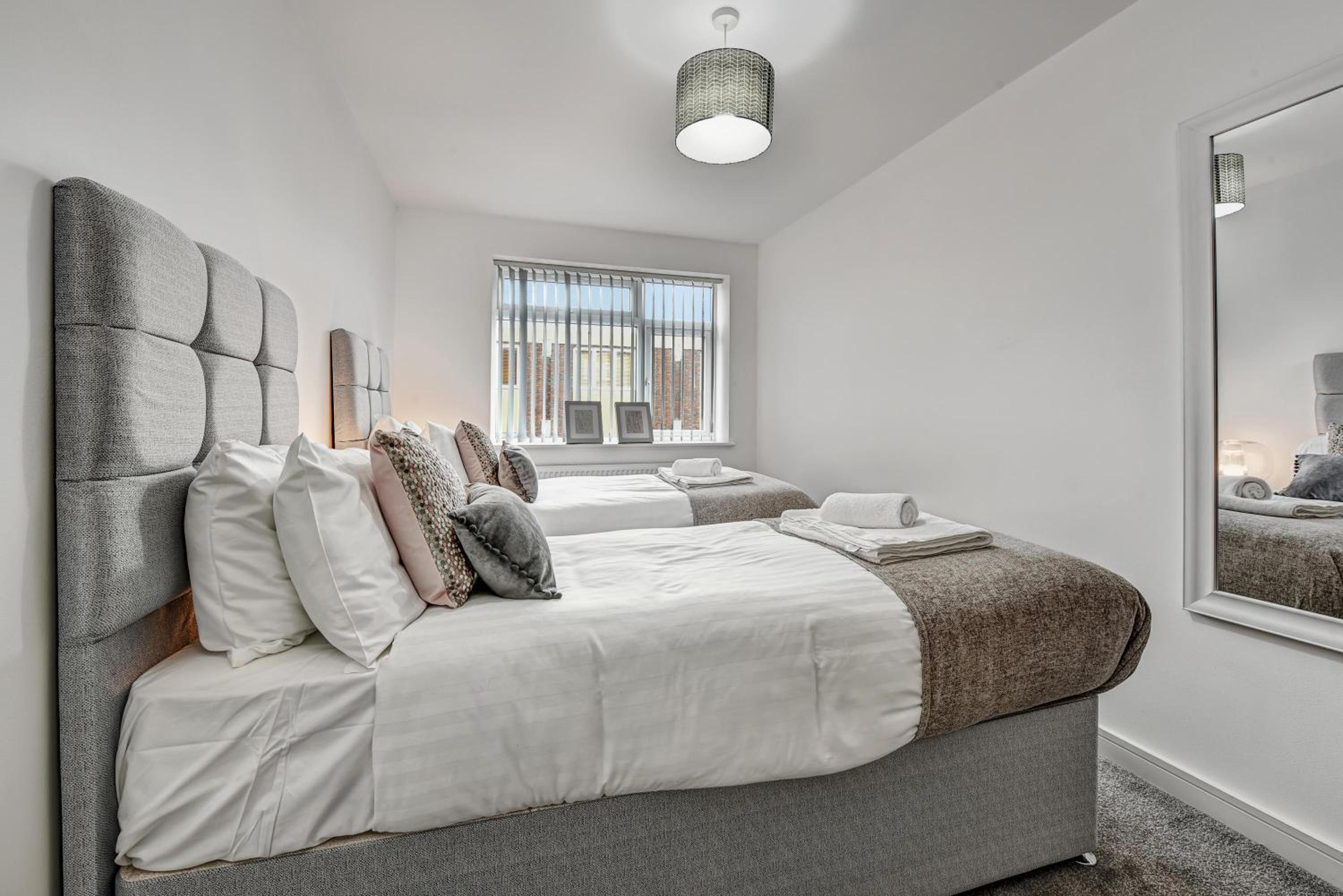 St Martins 2 Bedroom Apartments in Ruislip By 360 Stays view 4