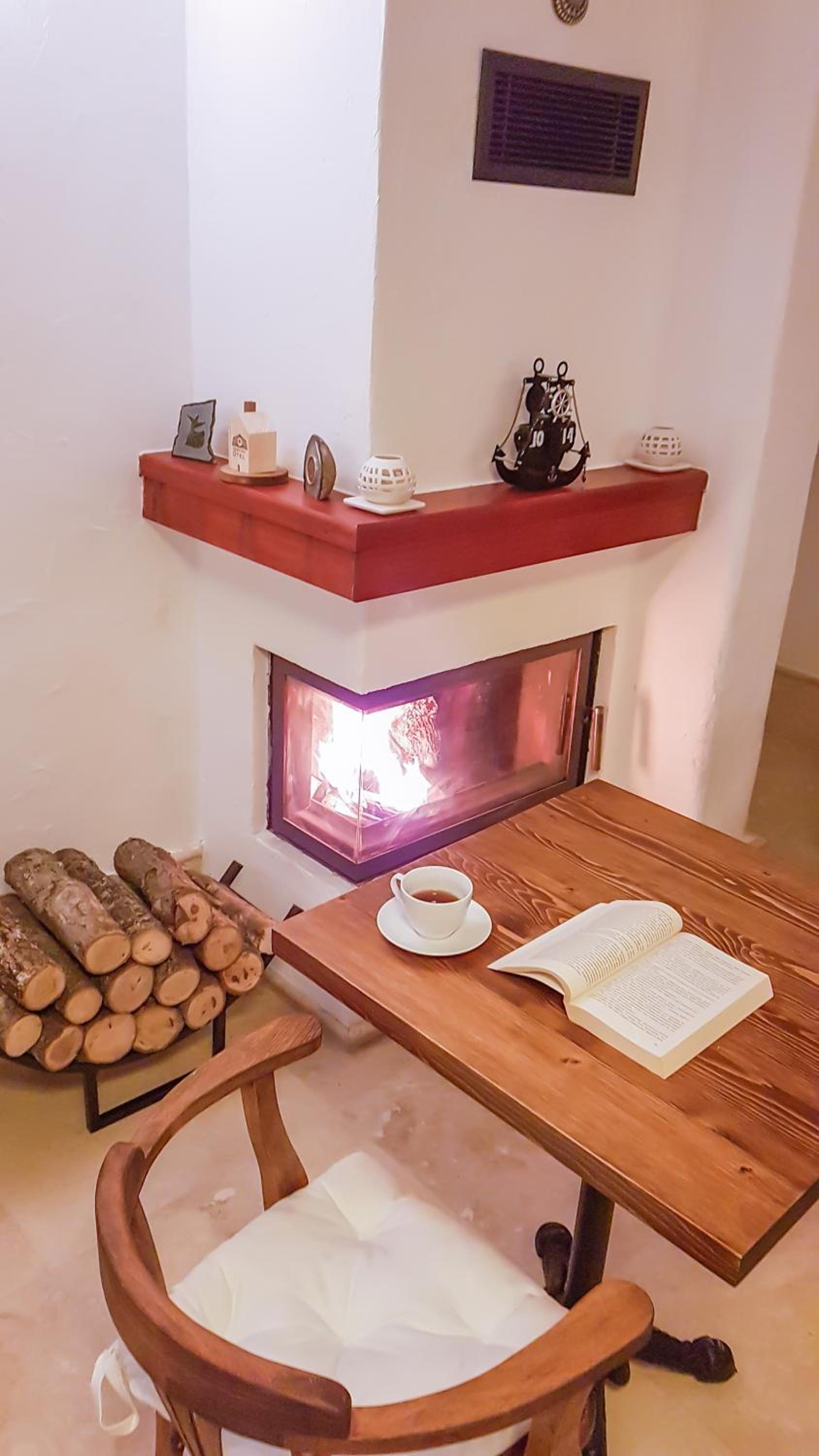 Rebetiko Hotel