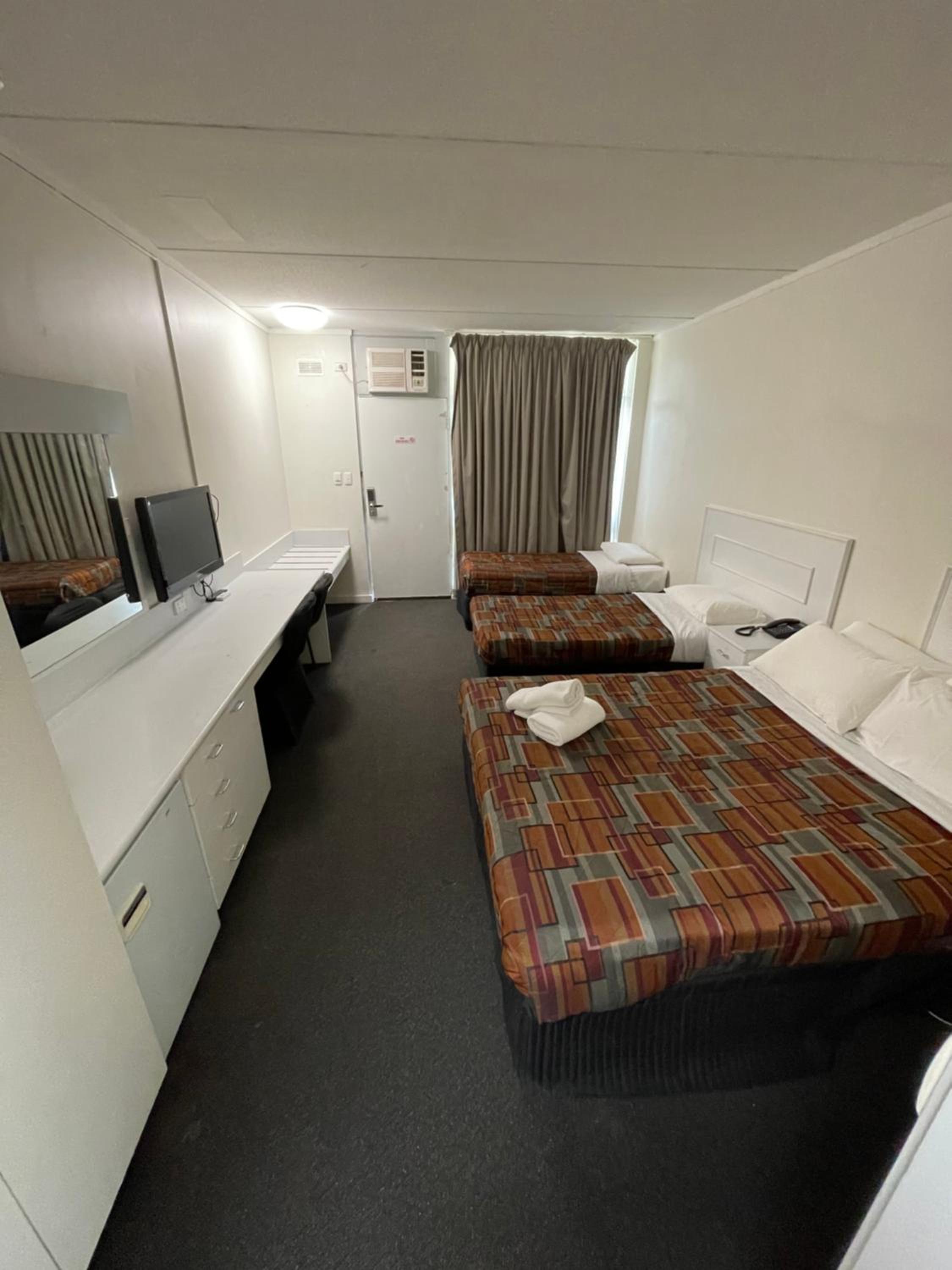 Parkside Inn Motel