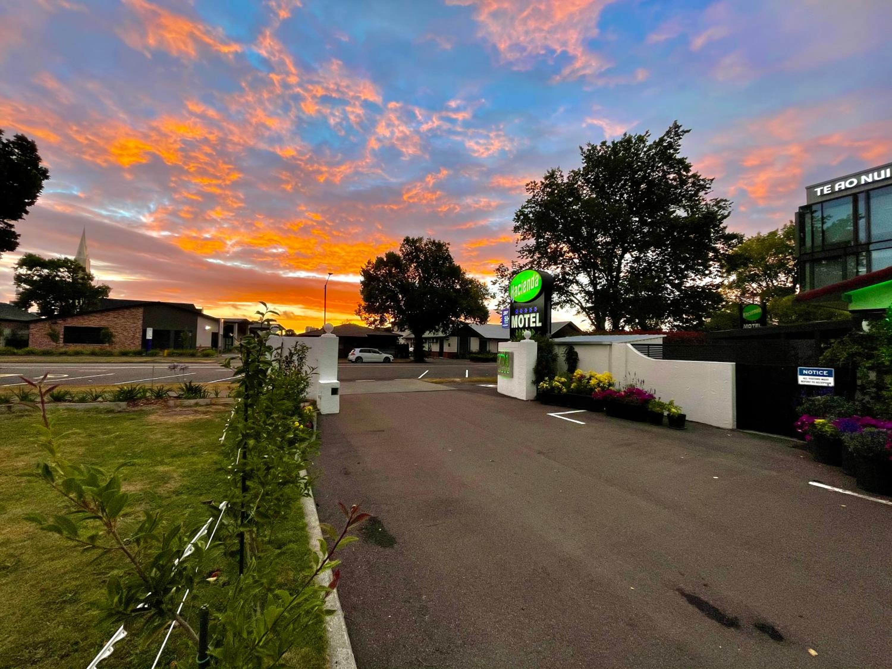 Hacienda Motor Lodge