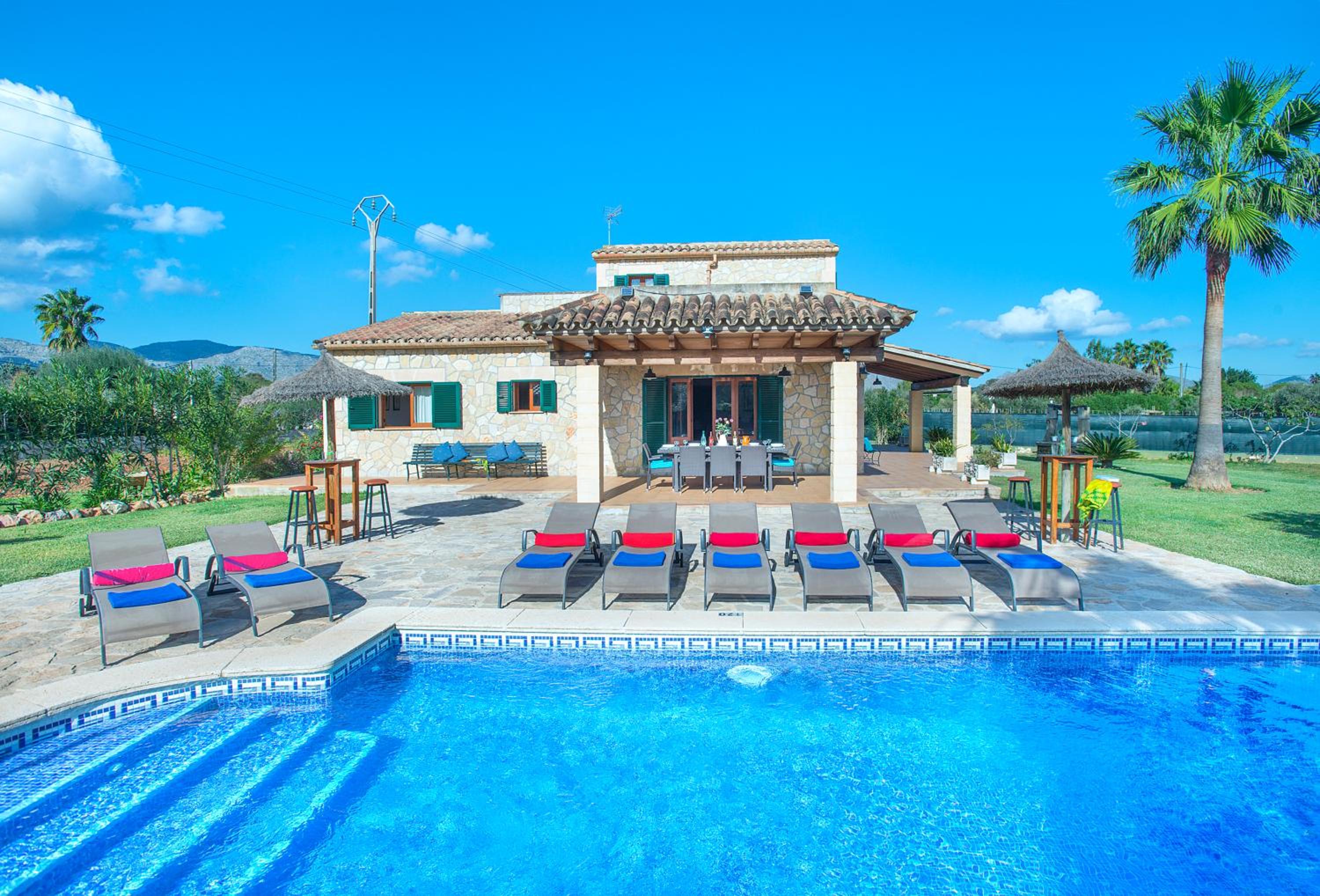 Owl Booking Villa Troy - Family and Friends view 3