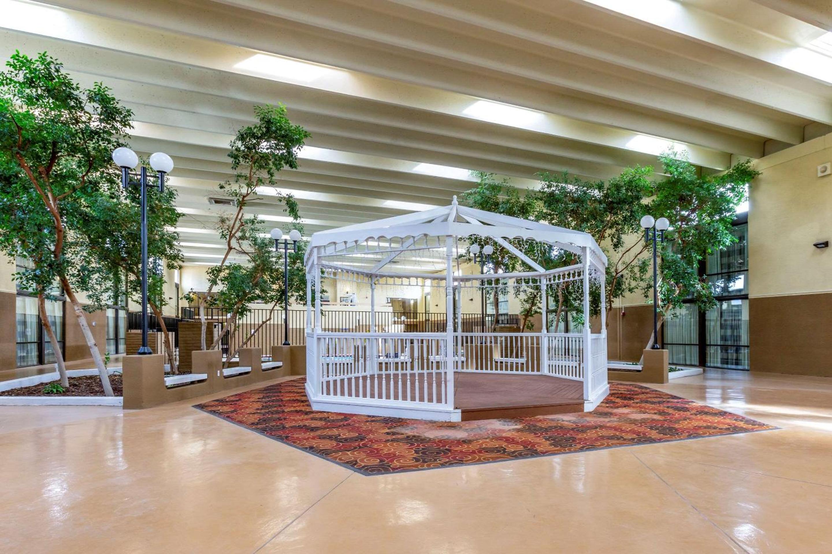 Clarion Inn & Suites Roswell, 사진 20