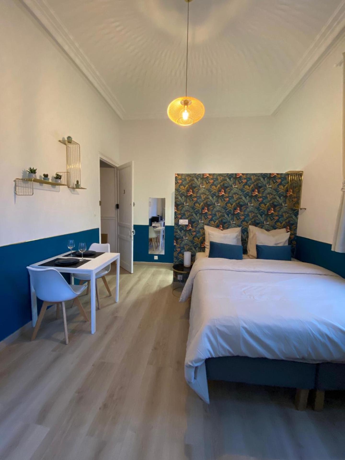 Roubaix Lille private shower & Netflix view 3