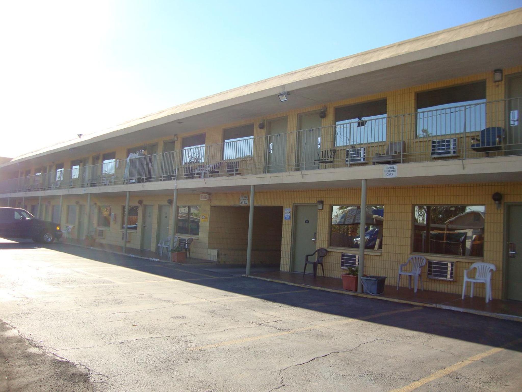 Townhouse Inn and Suites