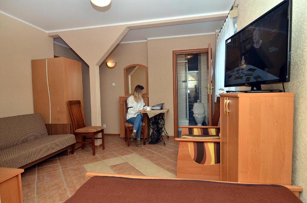 Photo 8