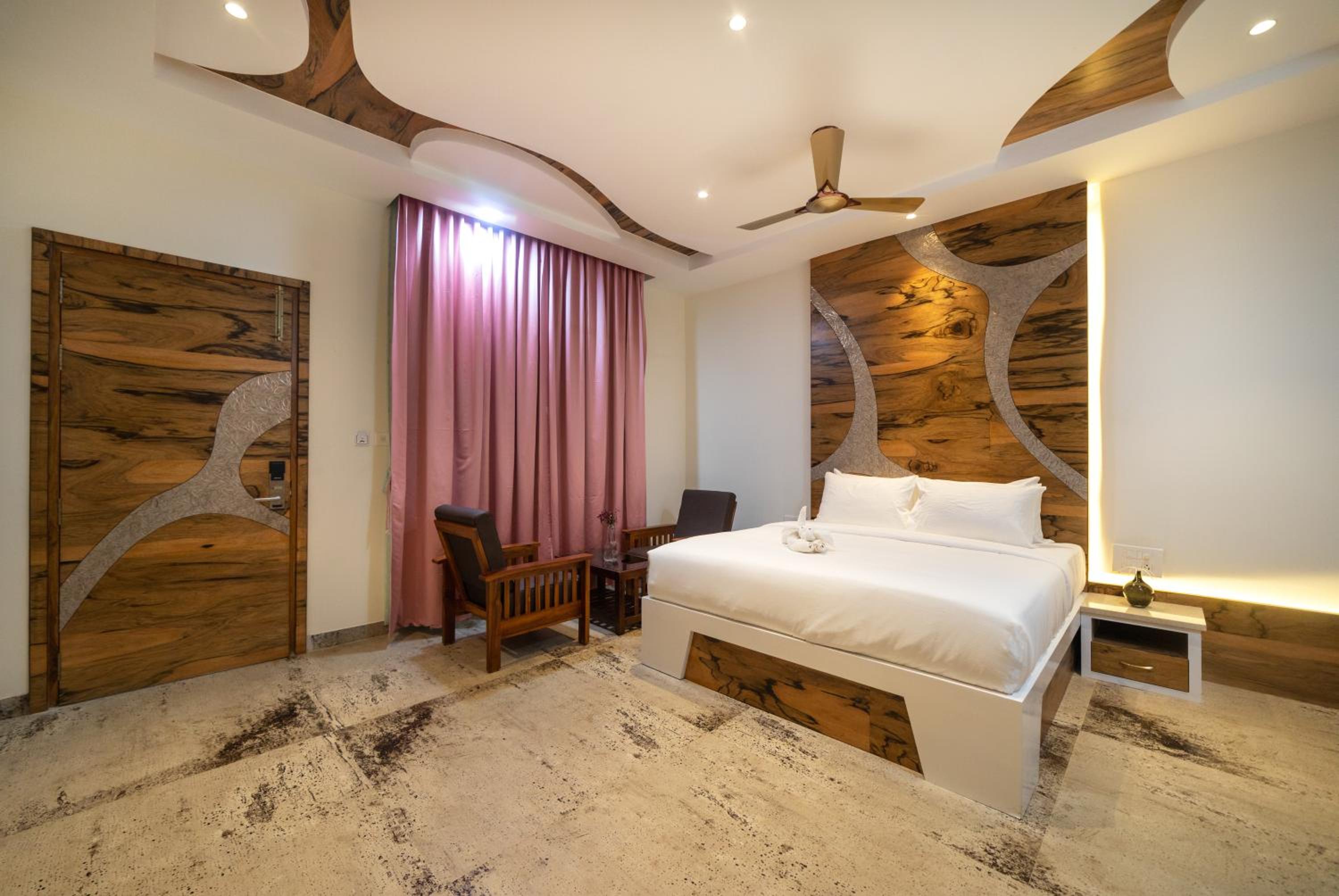 SR Jungle Resort