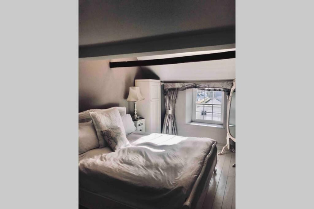 Monmouth House Lyme Regis, Up to 16 guests, dog friendly, garden, hot tub view 3
