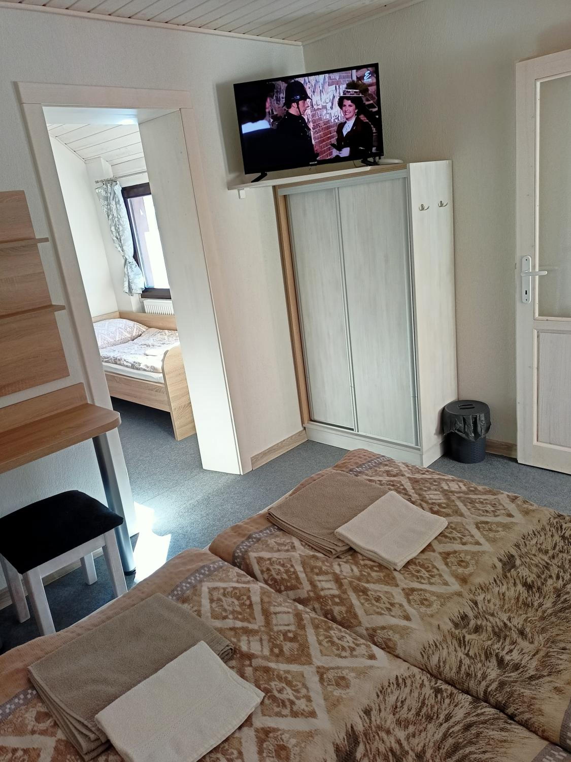 Photo 8