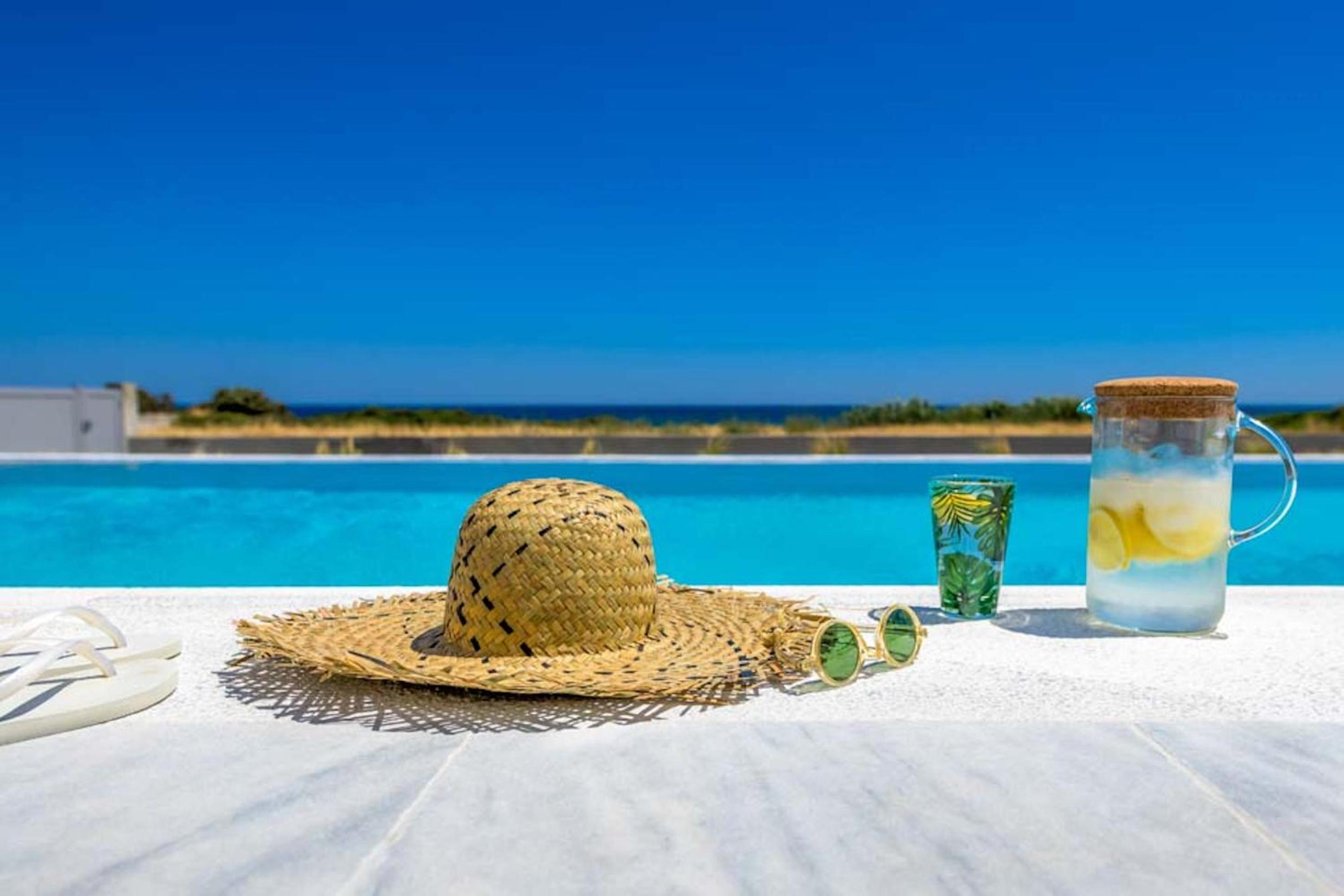 Seashore Villa - Luxury Beachfront - Pool & Sea View