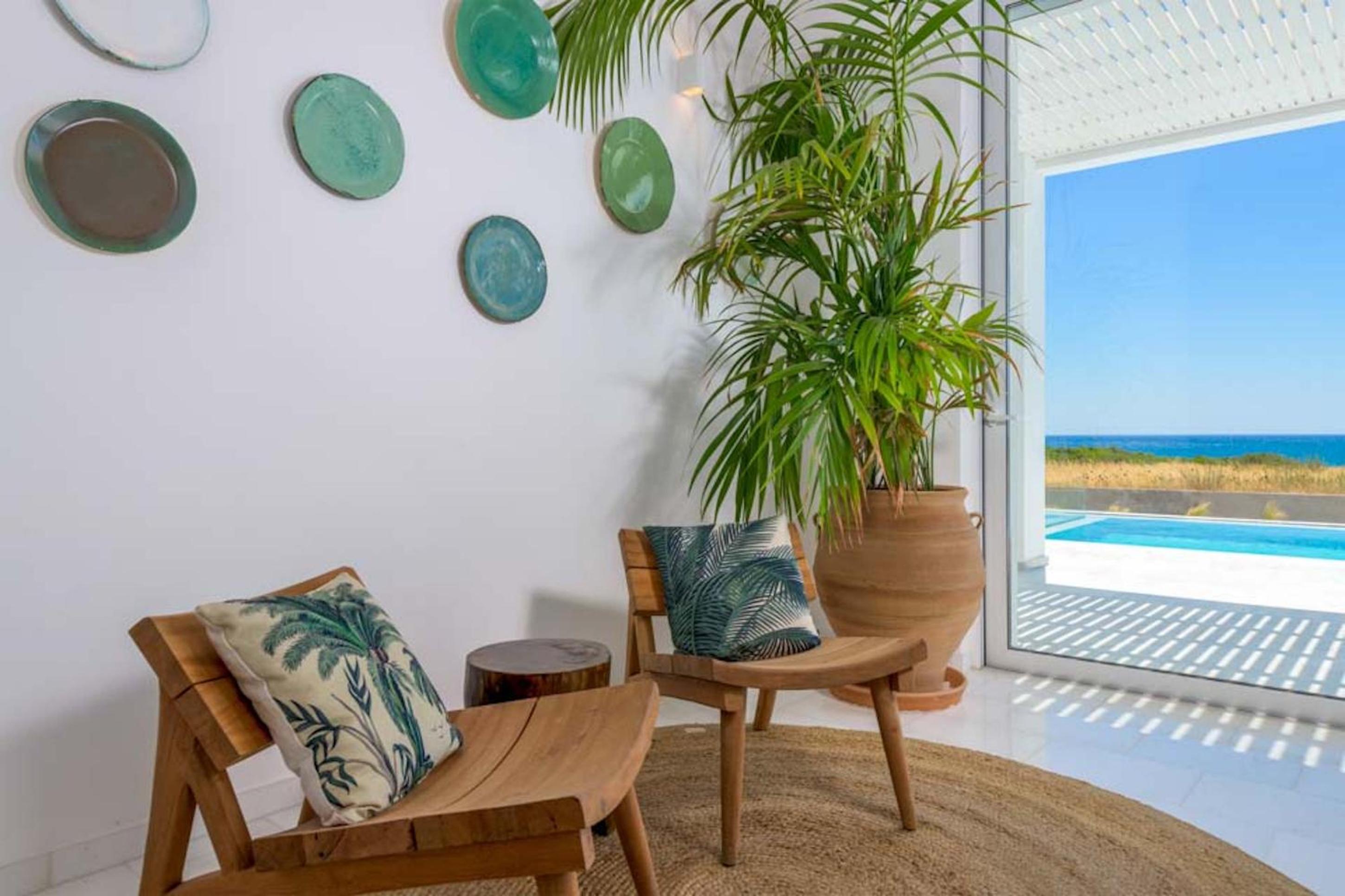 Seashore Villa - Luxury Beachfront - Pool & Sea View