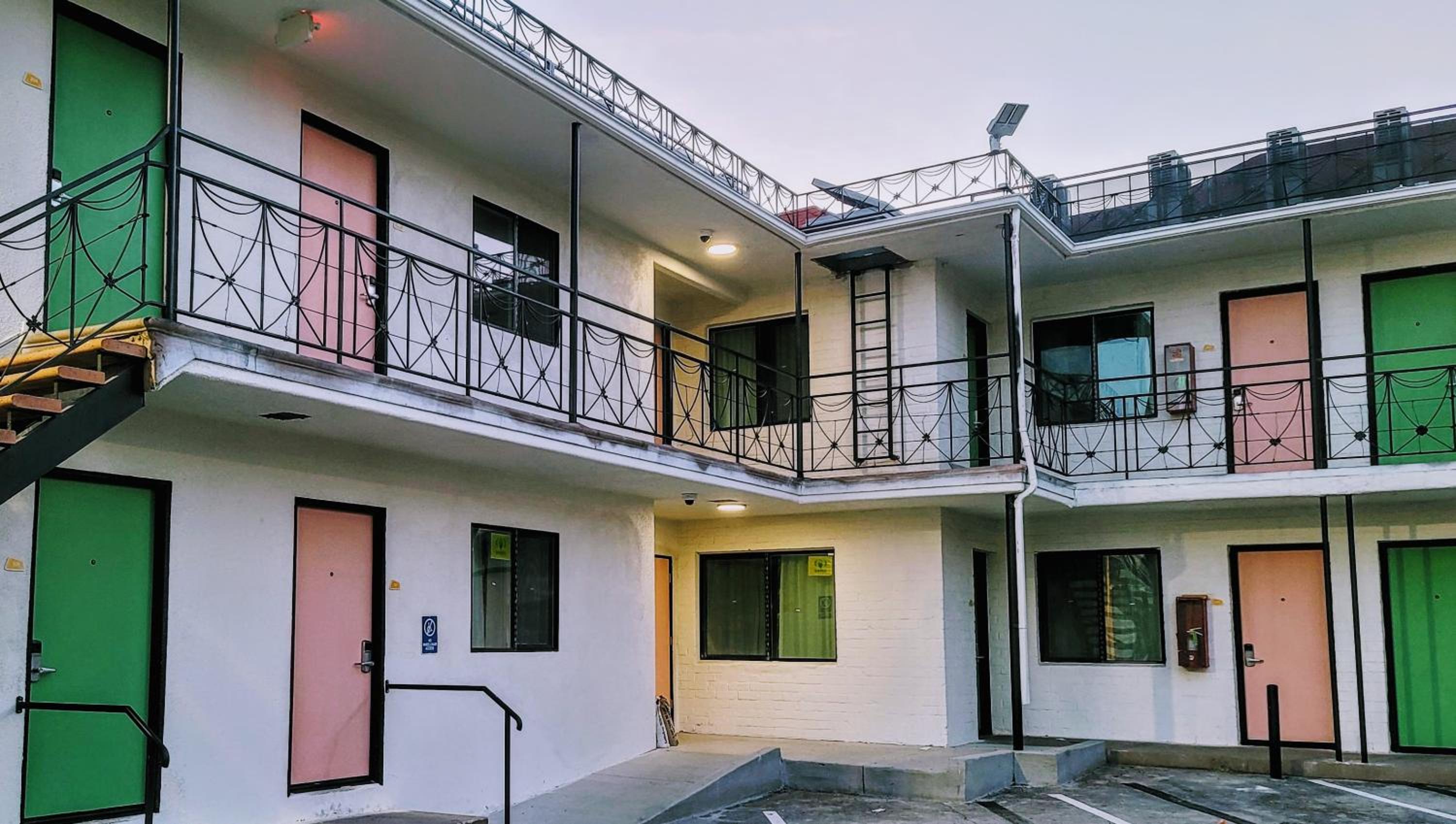 Burbank Vacations - The Bell Vista - Property Image 2