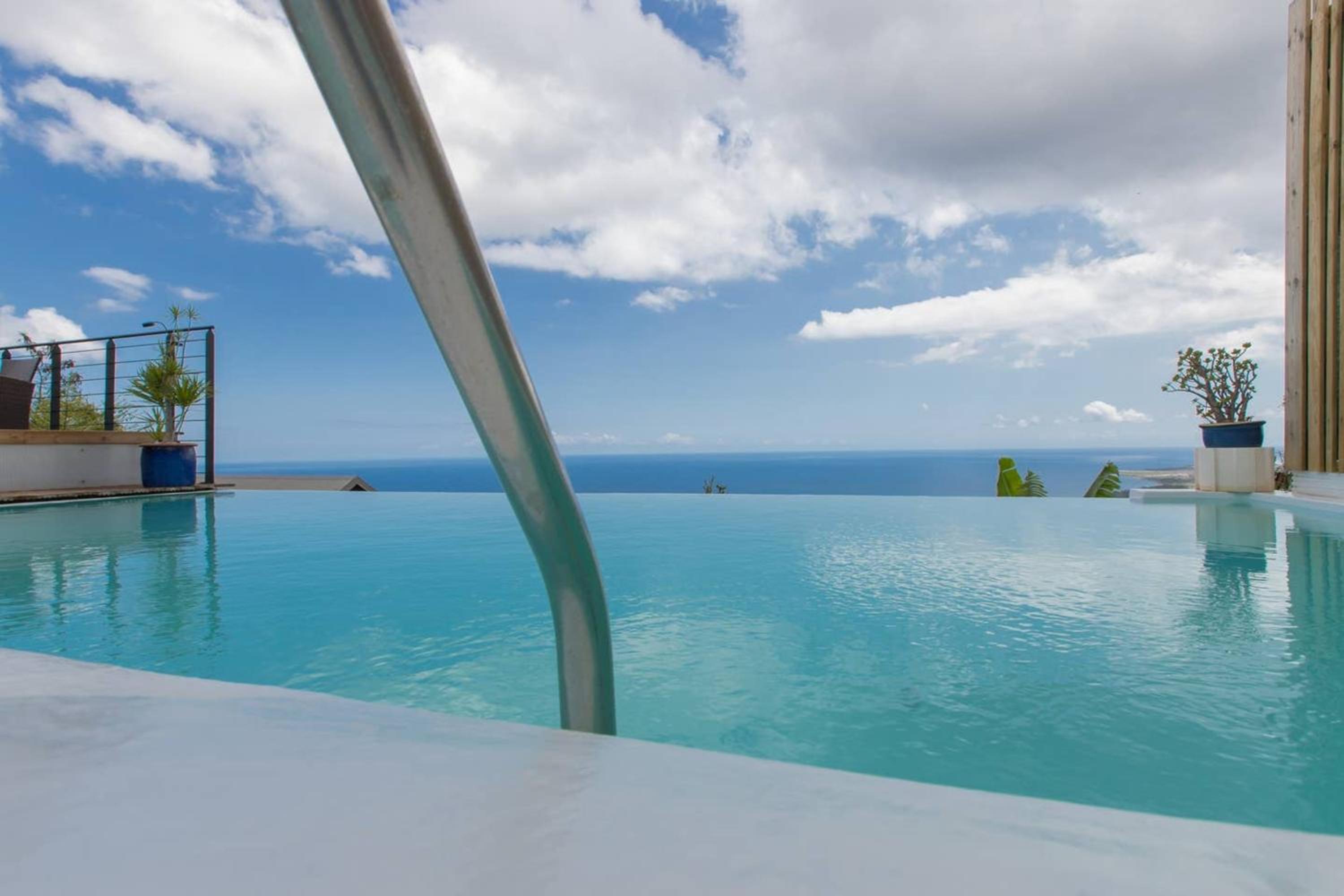 Villa élégante à Saint-Paul avec piscine privée ouverte toute l'année view 2