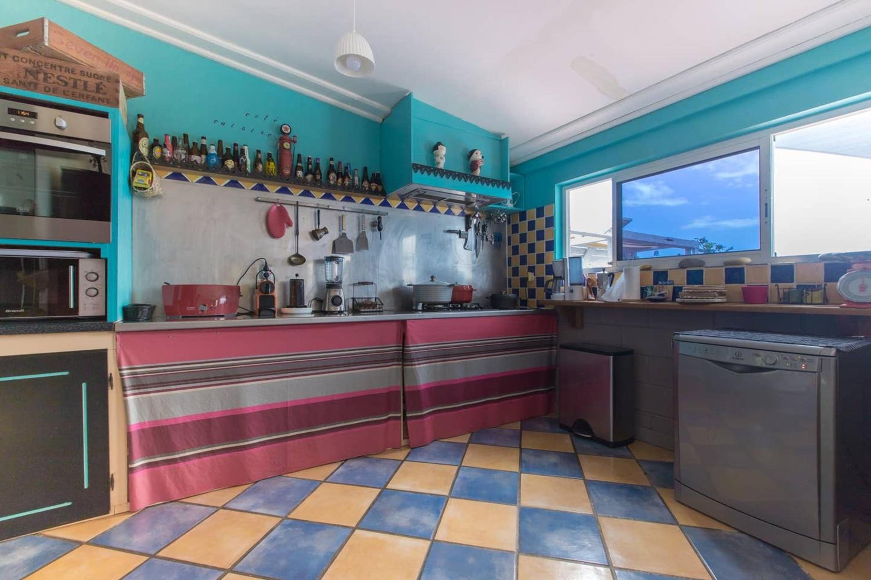 Villa élégante à Saint-Paul avec piscine privée ouverte toute l'année view 3