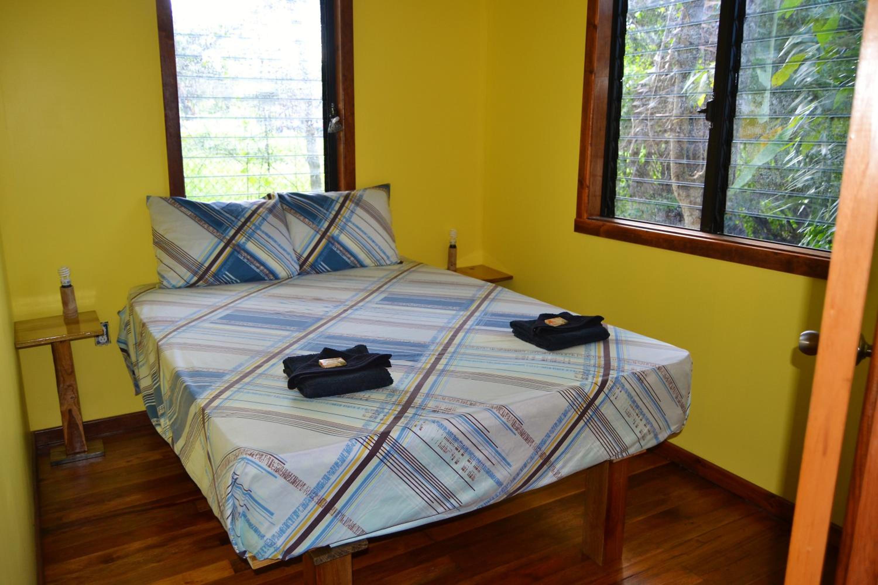 Belize Vacations - Iguana Roost Tourism Gold Standard Fully Equipped two Bedroom Cabin - Property Image 2