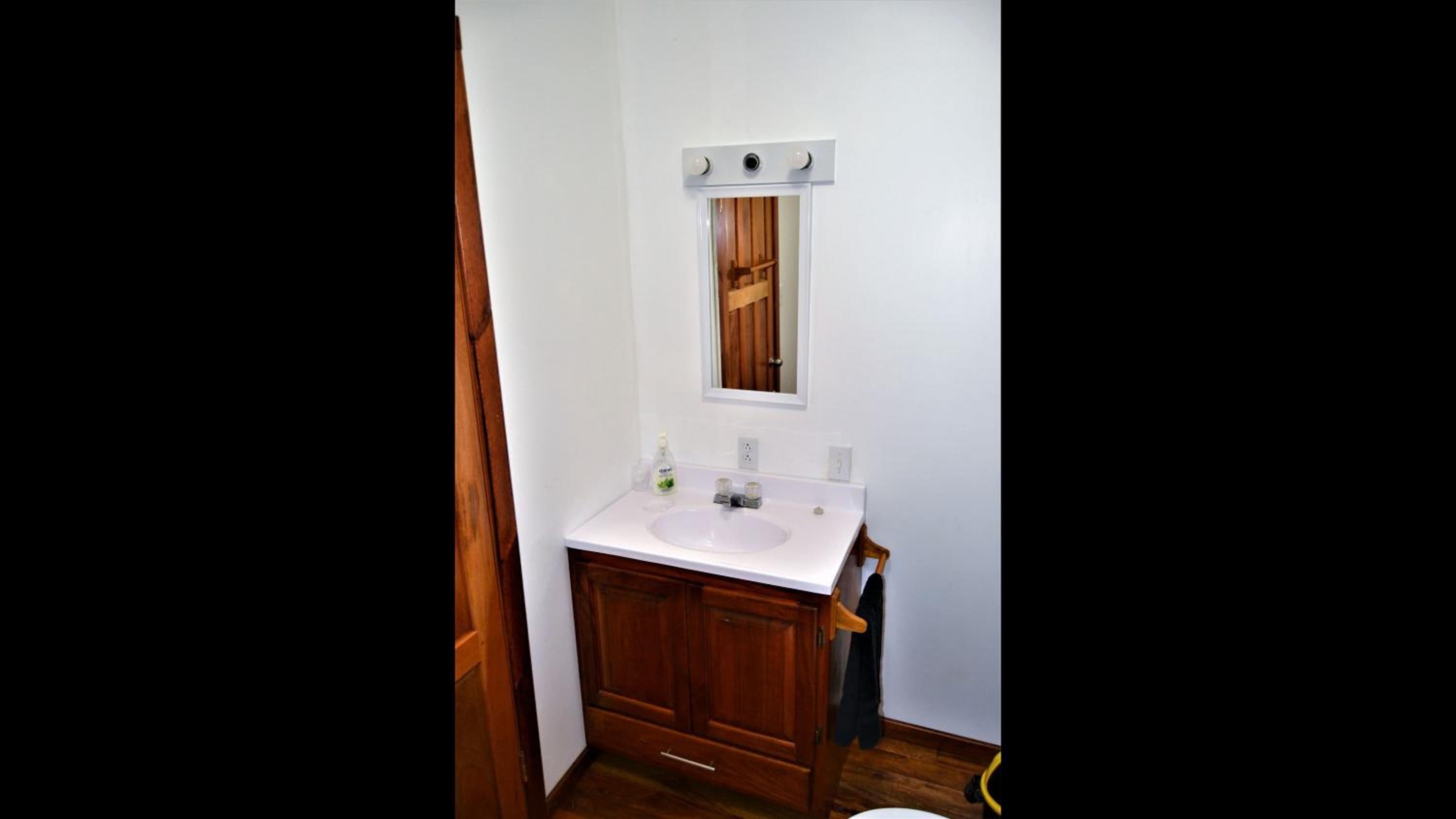 Licensed 2 bedroom cabin Close to San Ignacio, local dining, and adventure tours