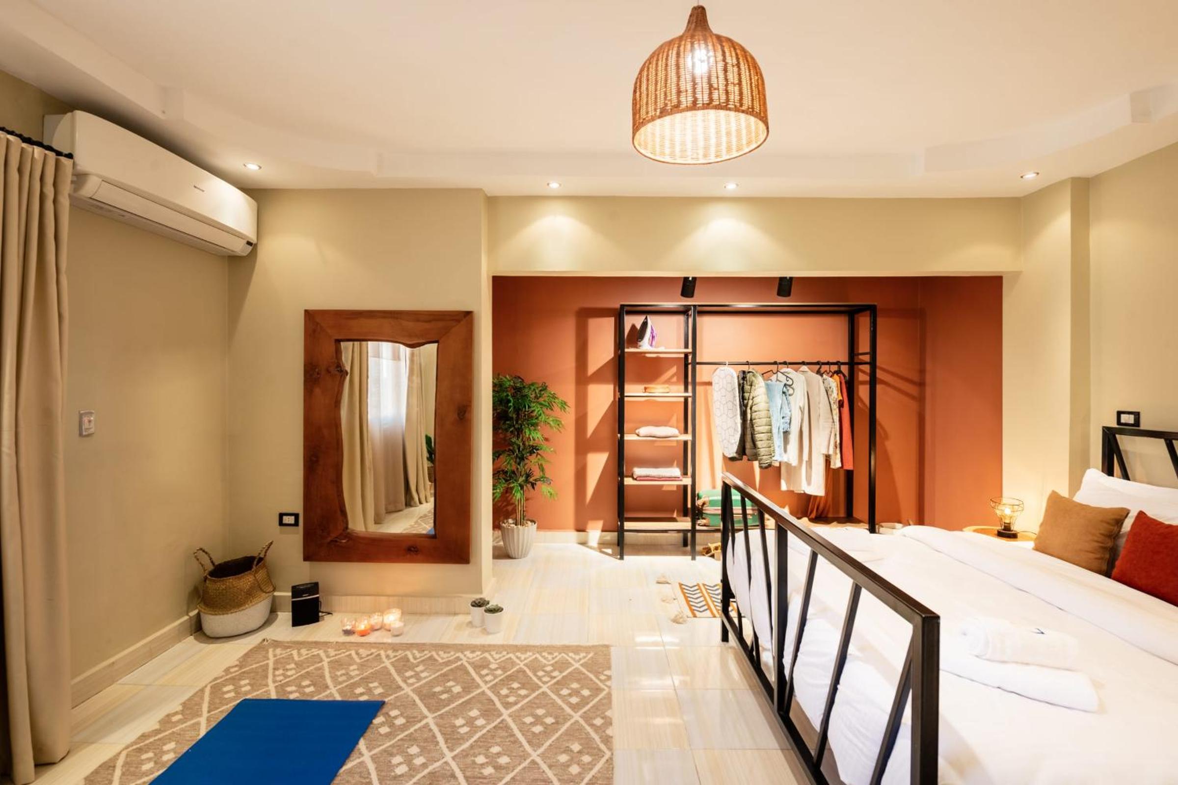 Play Foosball & Do Yoga - 1 BR Apt - Free Airport Pickup!