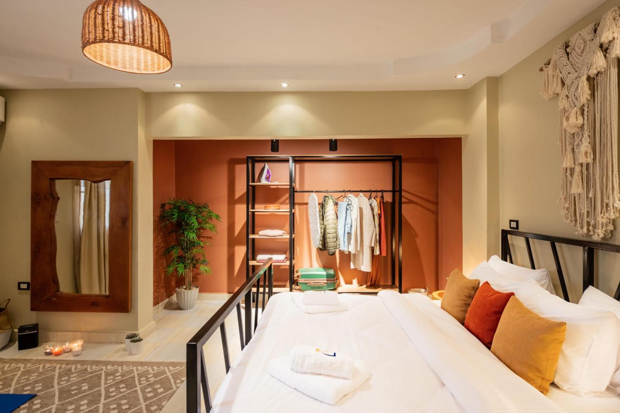 Play Foosball & Do Yoga - 1 BR Apt - Free Airport Pickup!