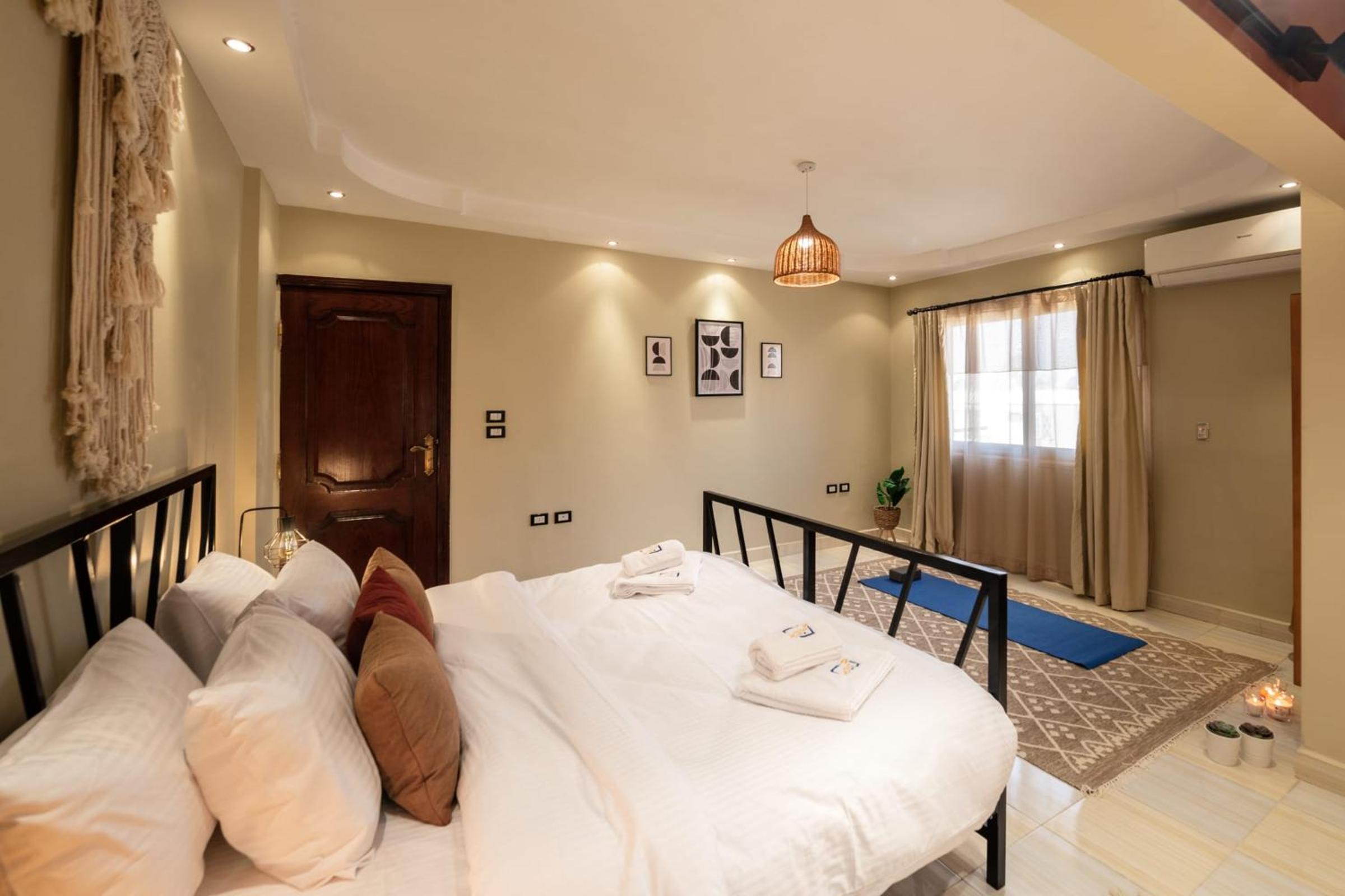 Play Foosball & Do Yoga - 1 BR Apt - Free Airport Pickup!