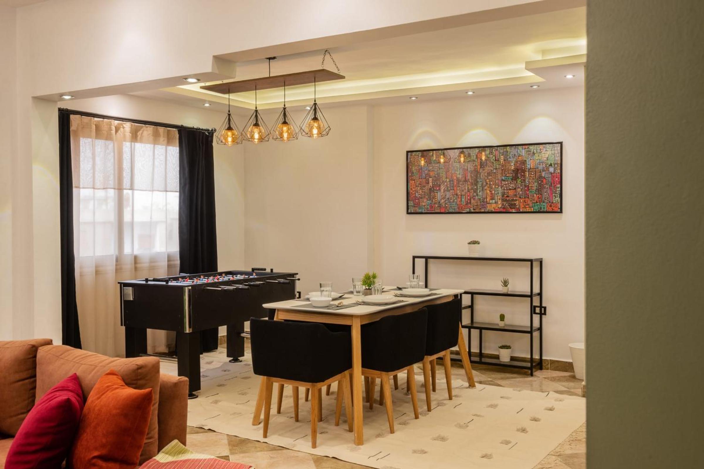 Play Foosball & Do Yoga - 1 BR Apt - Free Airport Pickup!