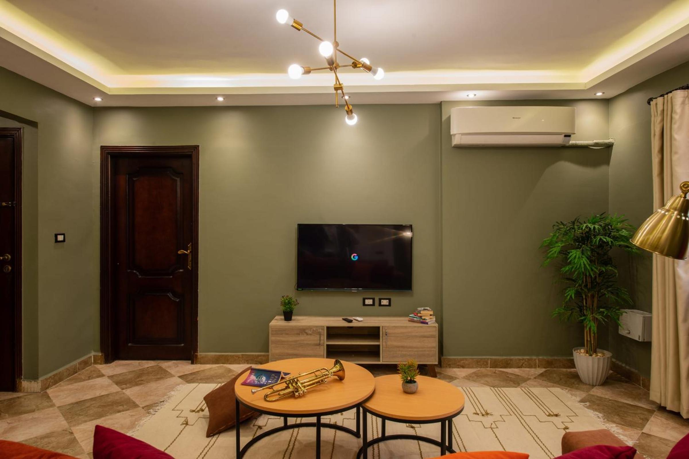 Play Foosball & Do Yoga - 1 BR Apt - Free Airport Pickup!