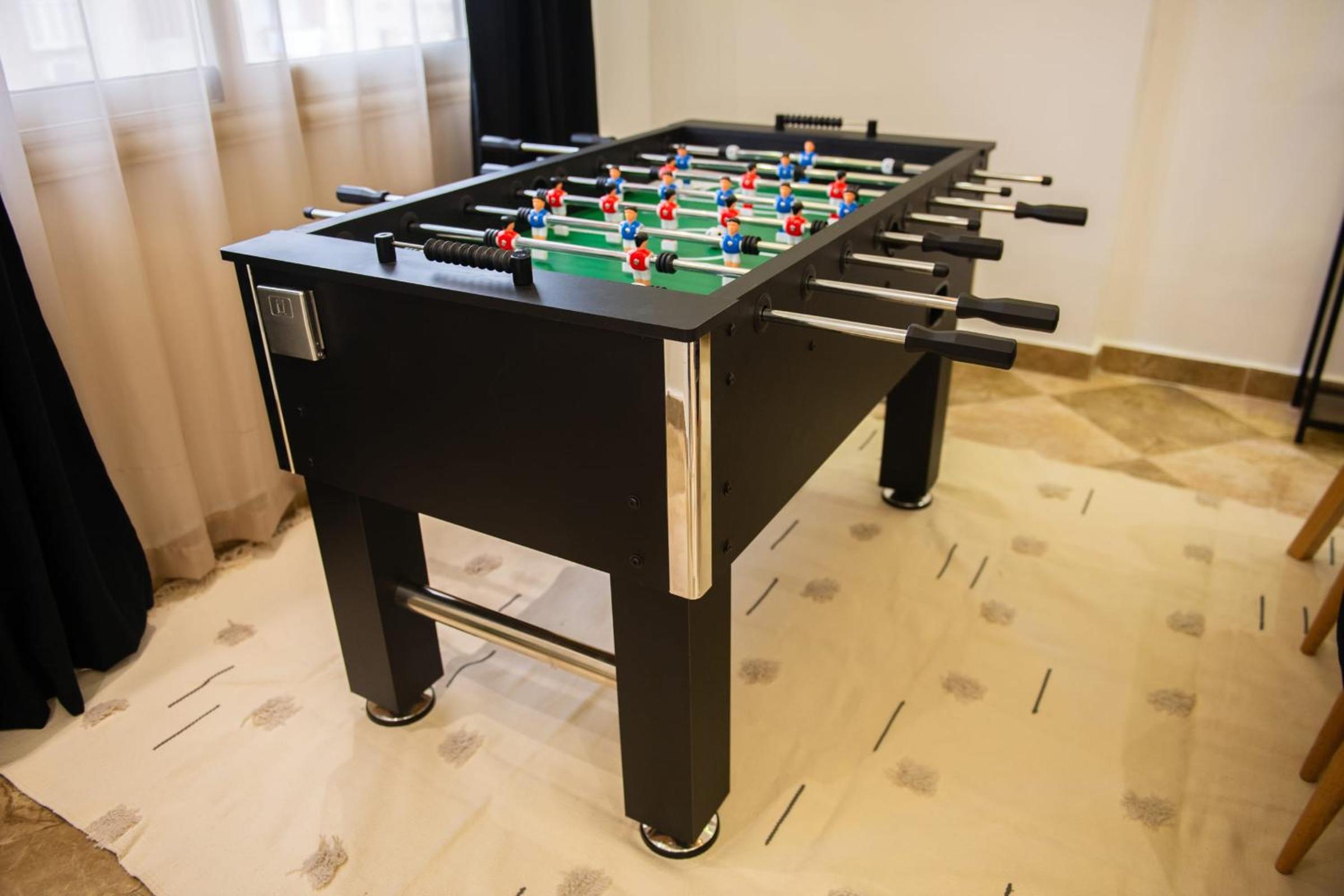 Play Foosball & Do Yoga - 1 BR Apt - Free Airport Pickup!