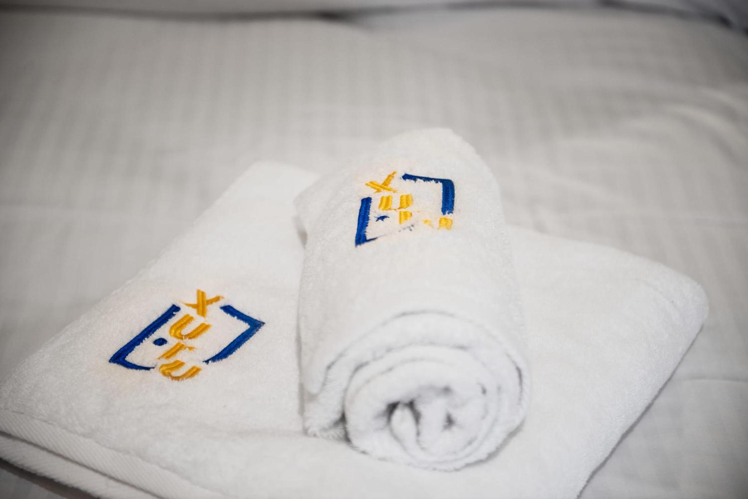 Play Foosball & Do Yoga - 1 BR Apt - Free Airport Pickup!