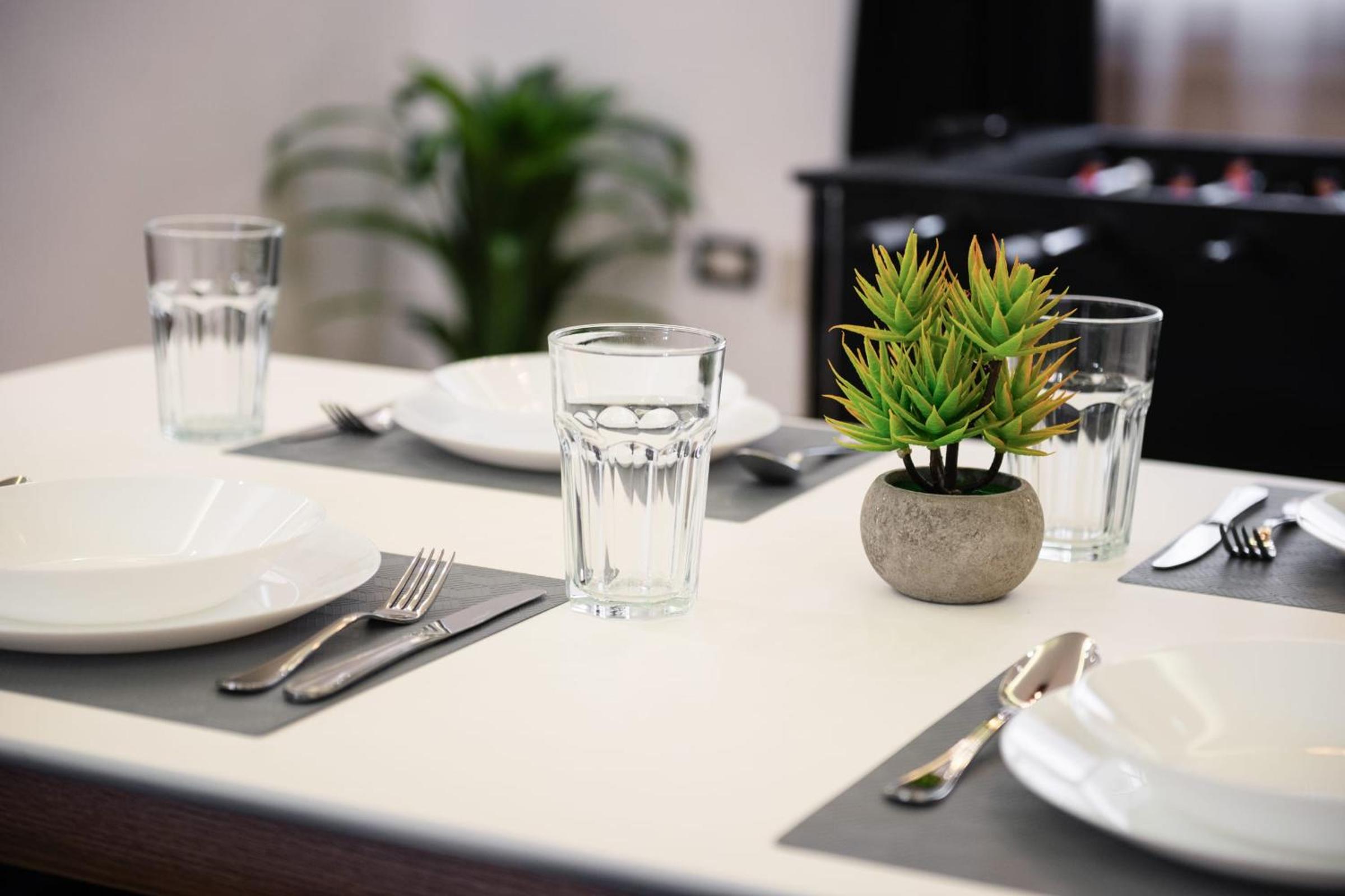 Play Foosball & Do Yoga - 1 BR Apt - Free Airport Pickup!