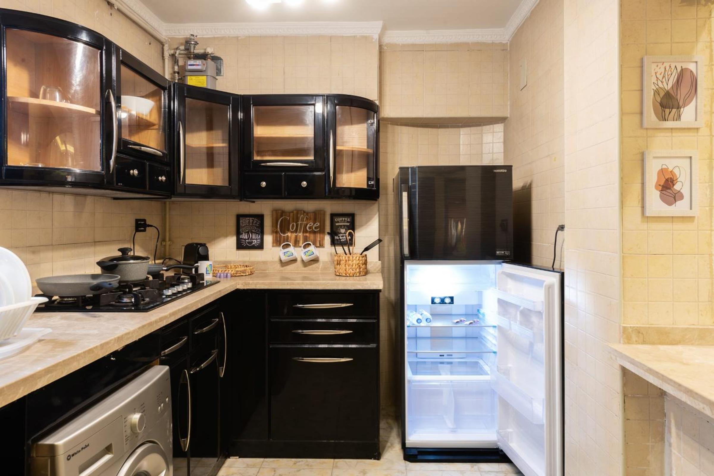 Play Foosball & Do Yoga - 1 BR Apt - Free Airport Pickup!