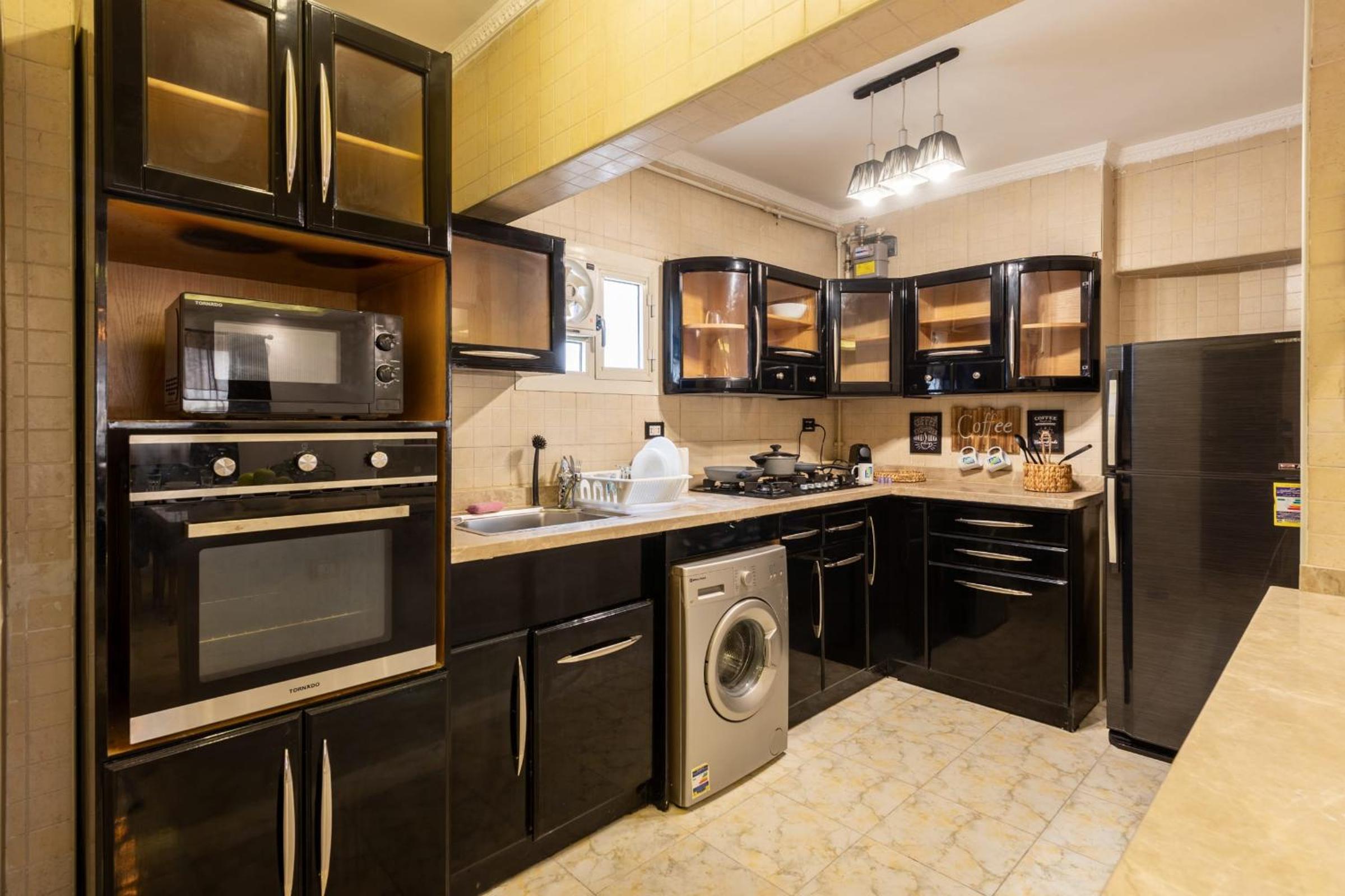 Play Foosball & Do Yoga - 1 BR Apt - Free Airport Pickup!