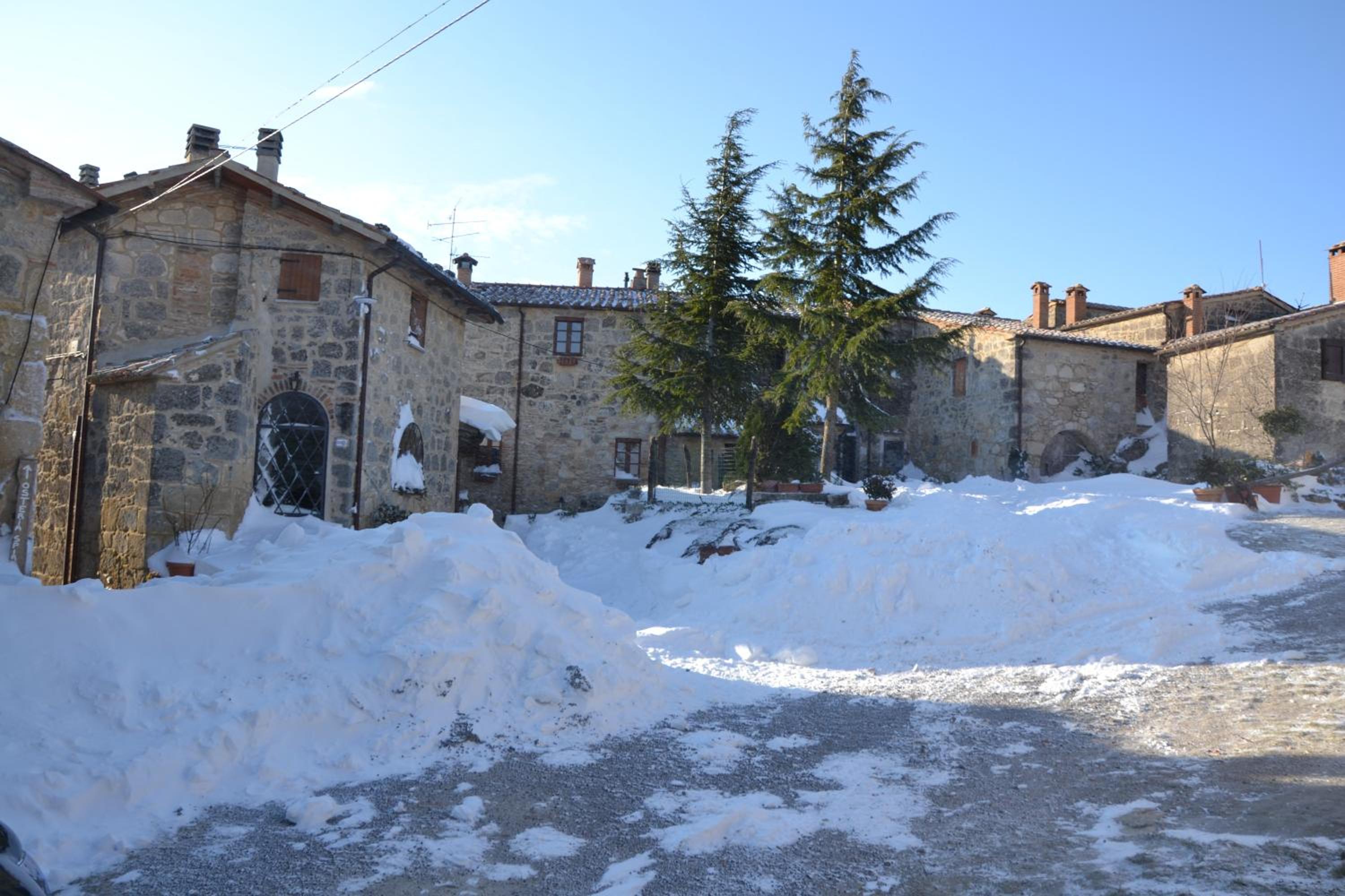 Il Borgo Del Lupo Relax Family Apartments in Tuscany with Restaurant & Swimming Pool