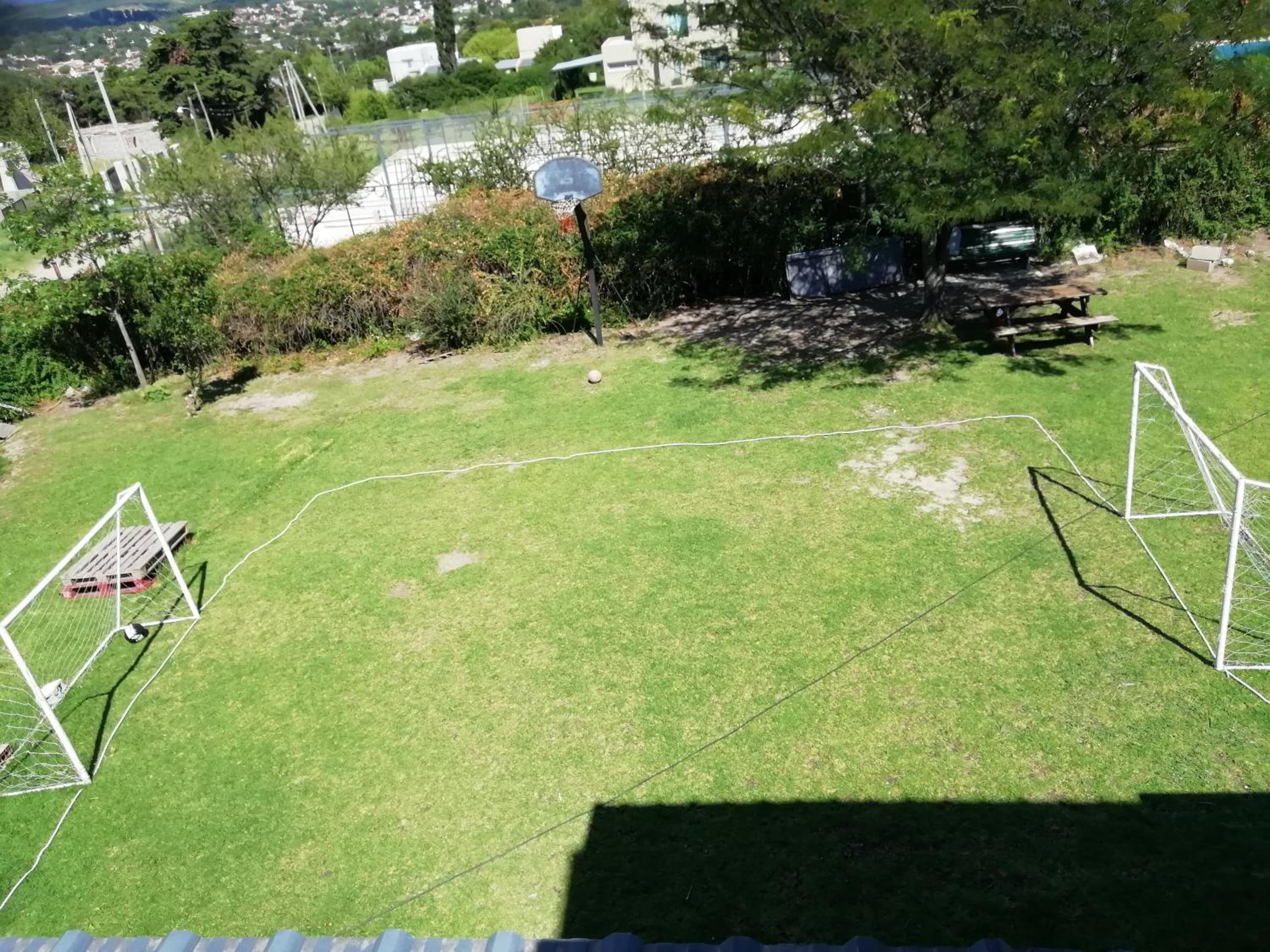 El Algarrobo Escondido Canchas de Pádel y Bosque Serrano