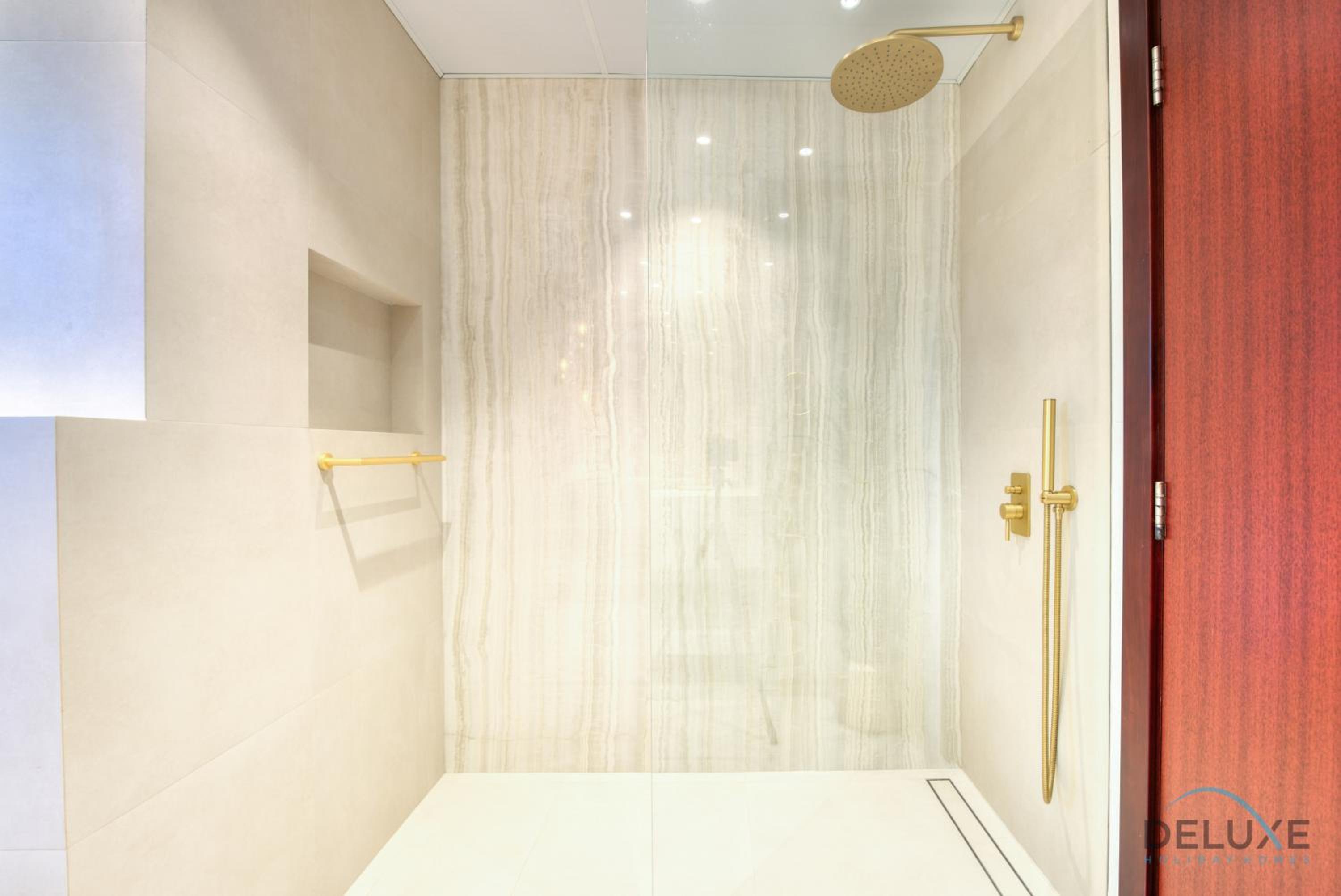 Glamorous 1BR Apartment in Rimal 3 Jumeirah Beach Residence by Deluxe Holiday Homes