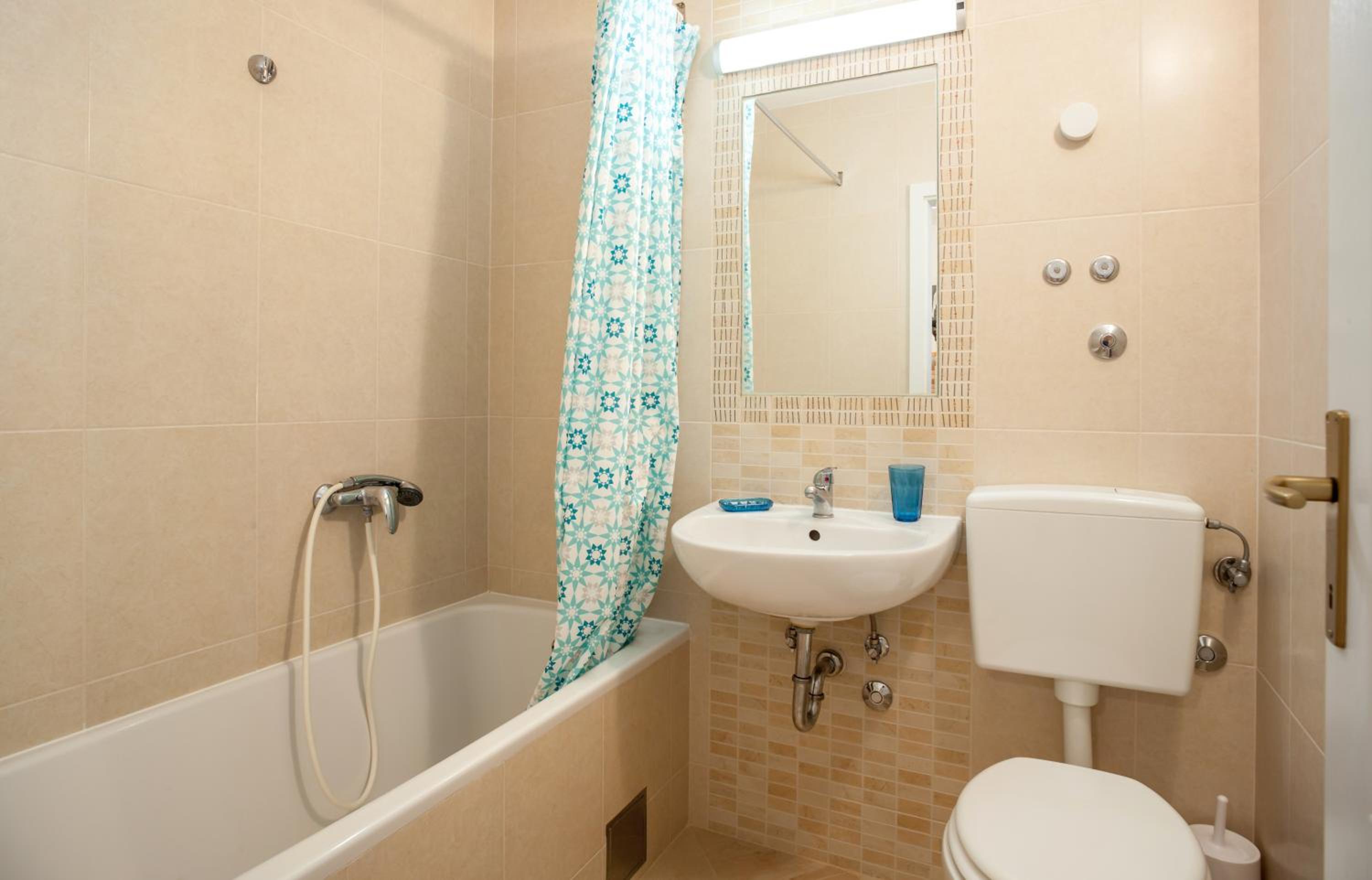 Apartments Leut 80m from the Sea view 2