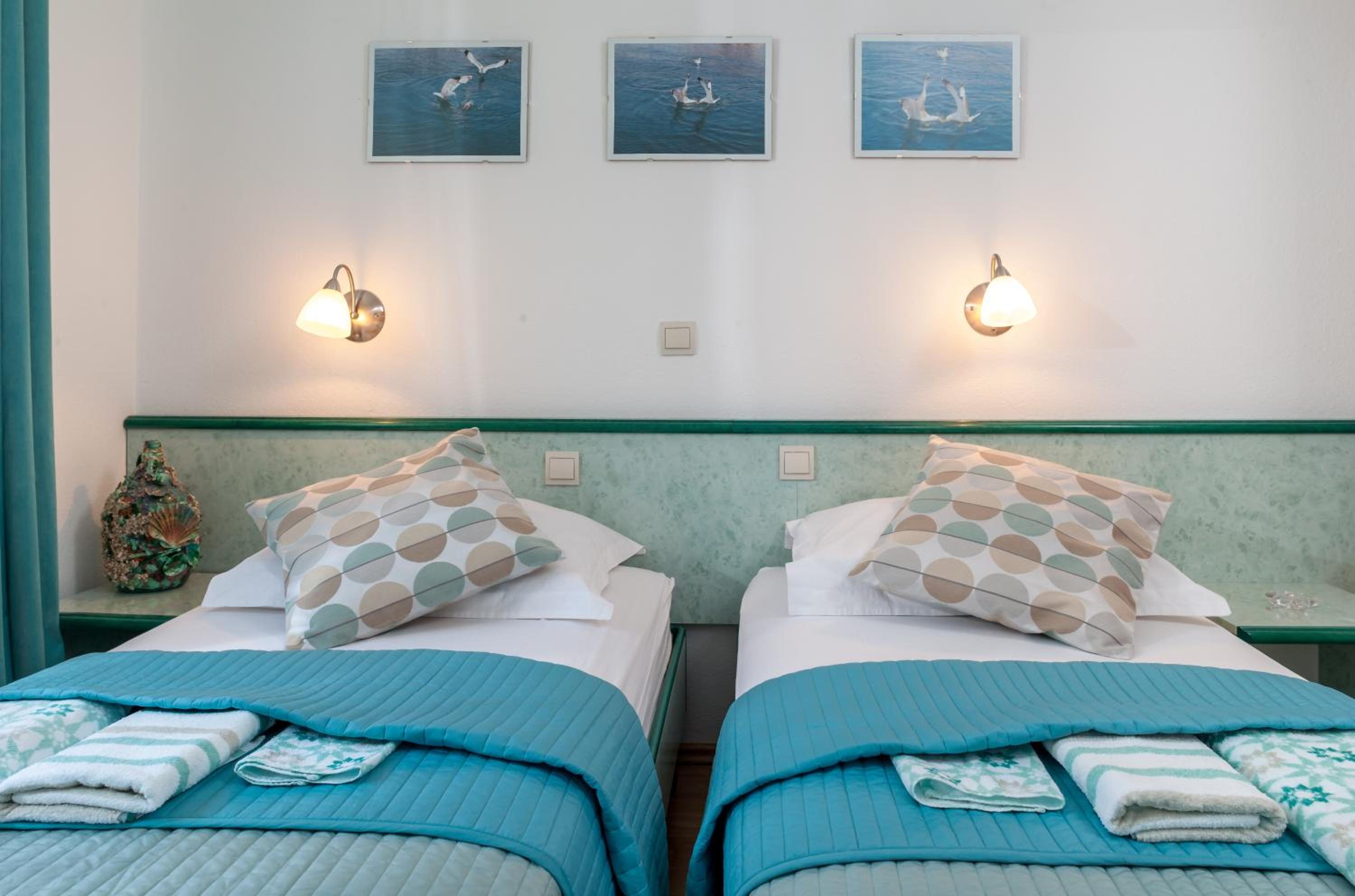 Apartments Leut 80m from the Sea view 3