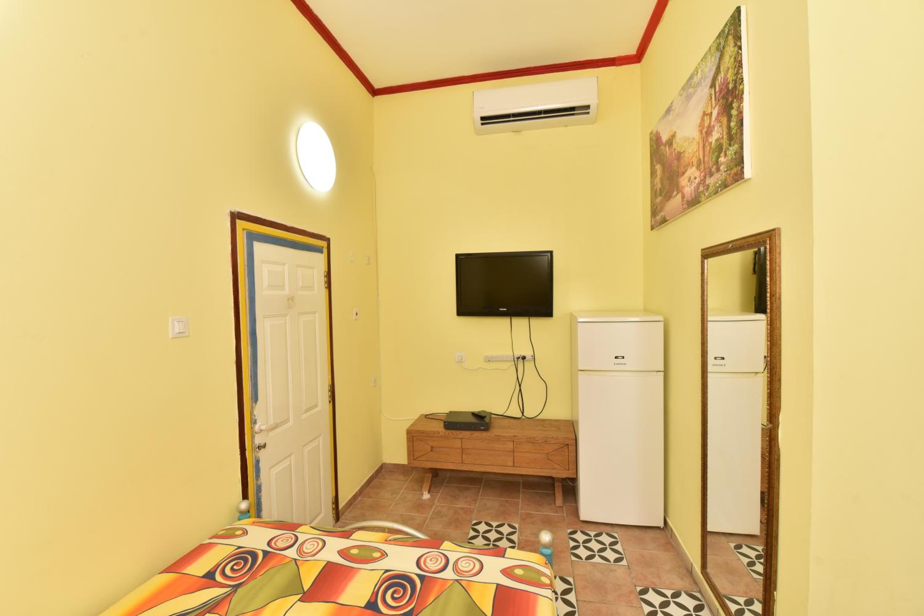 Corinne Hostel לזוגות ומשפחות וקורס צלילה view 3