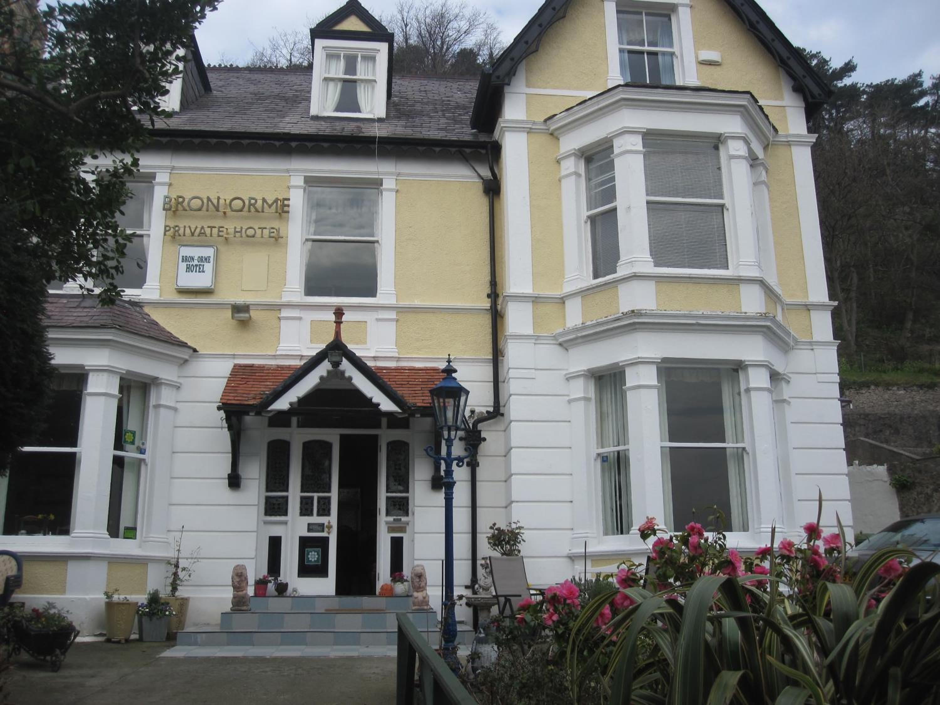 Bron Orme Private Hotel view 3