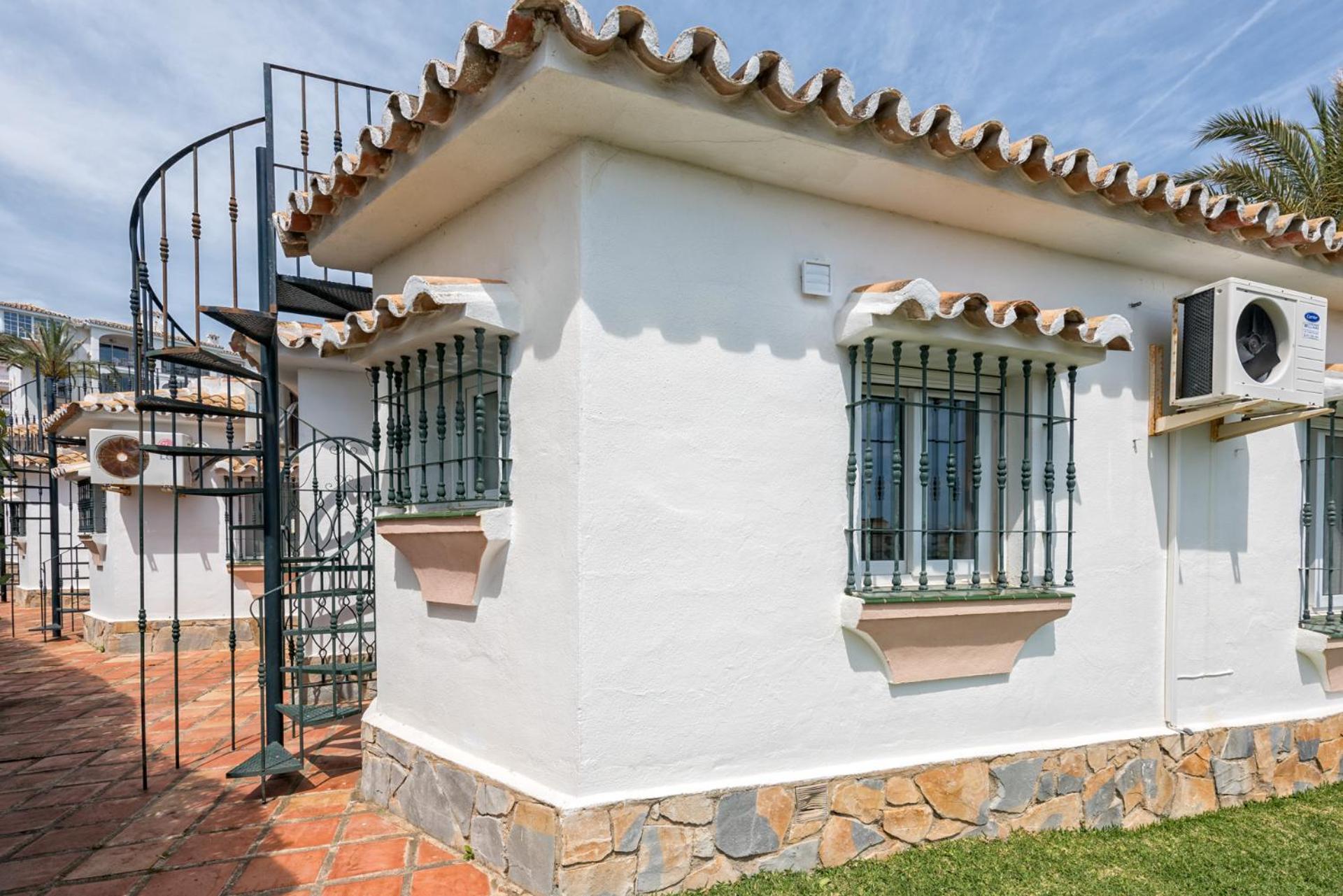 Bungalow sea view, pool, tennis, beach 5min walk view 4