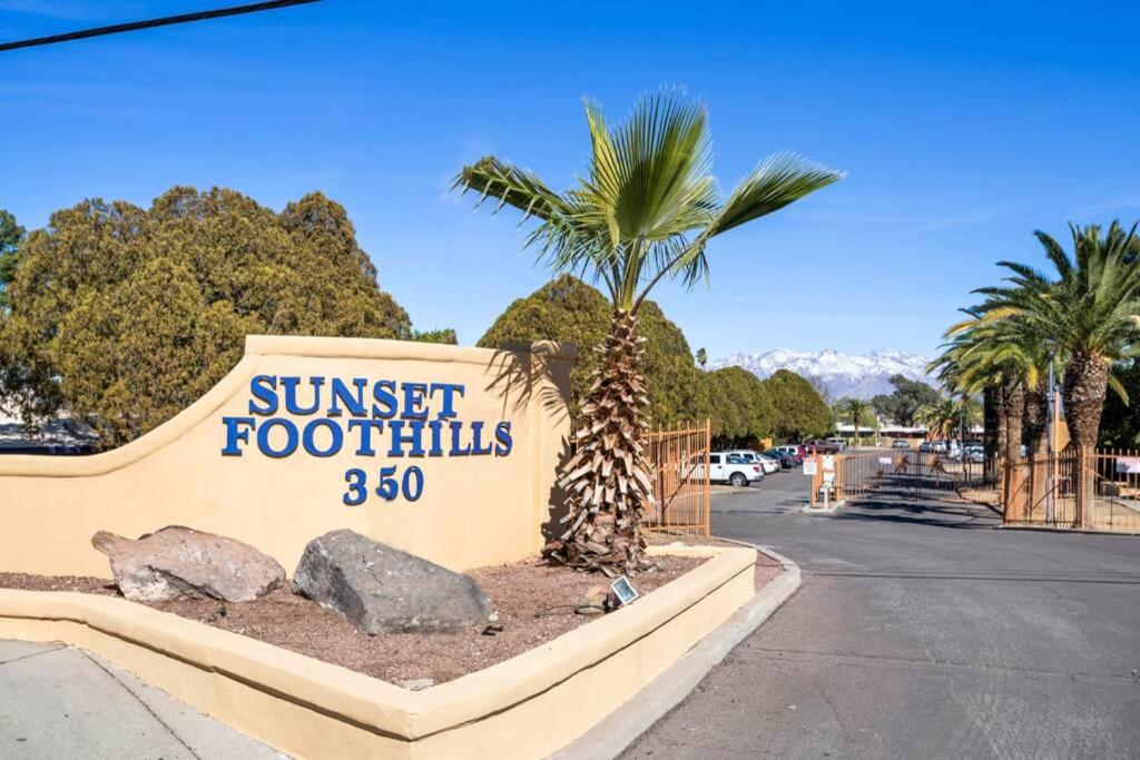Sunset Foothills 2BR/1BA Condo; Mins to UofA,Hiking,&Food view 4
