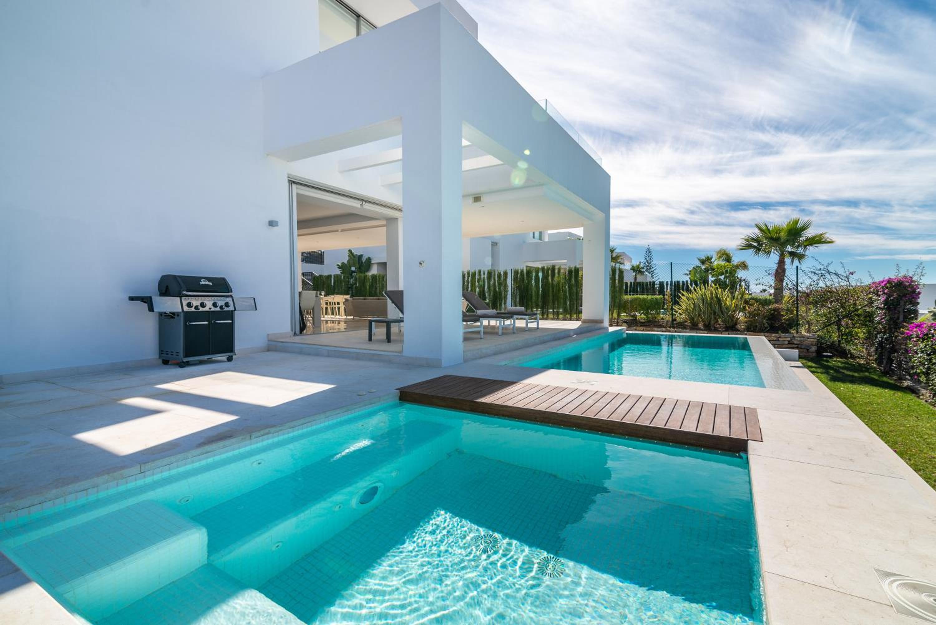 NEW Luxurious 4-BDRM Villa next to Beach/Golf — La Finca view 3