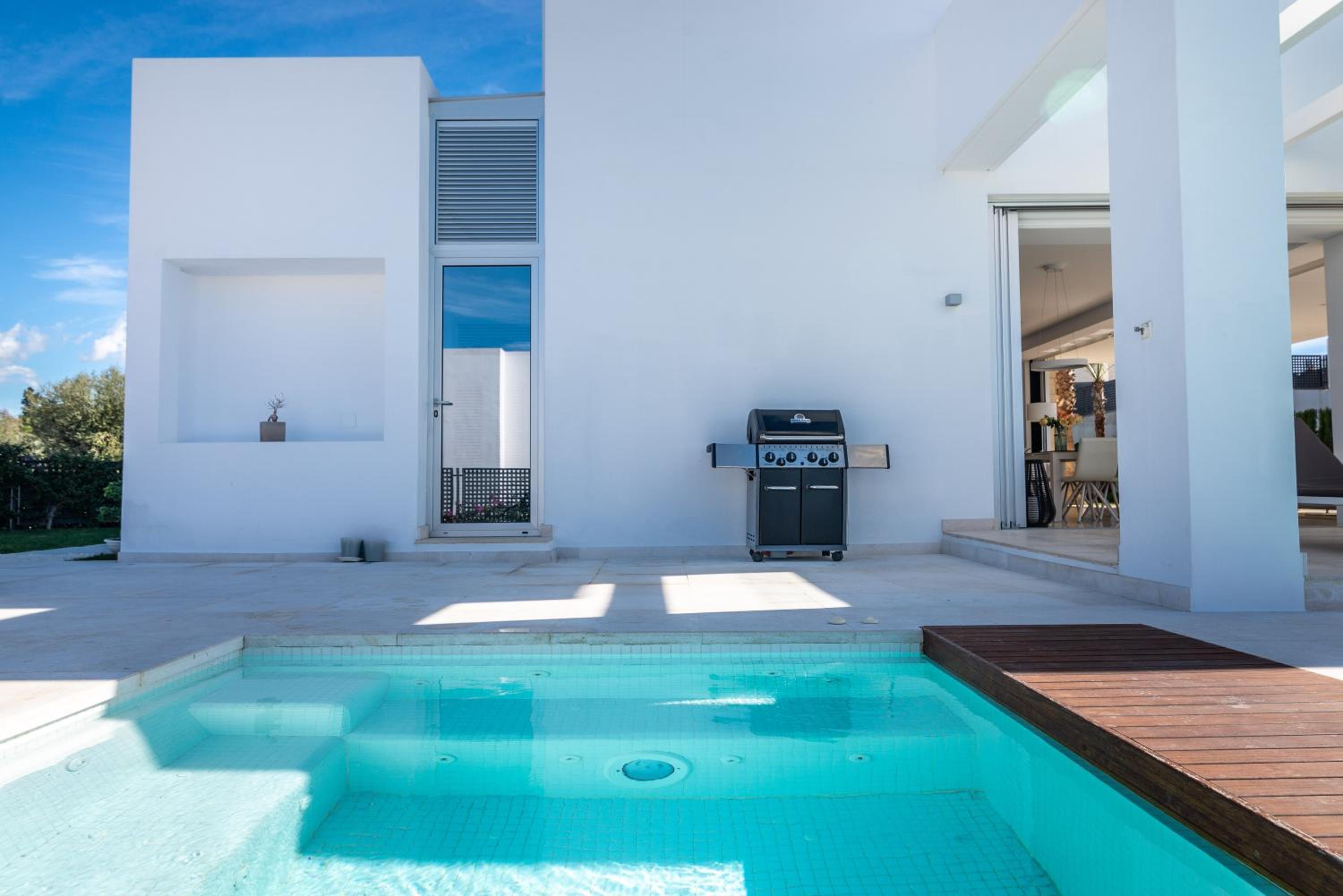 NEW Luxurious 4-BDRM Villa next to Beach/Golf — La Finca view 5