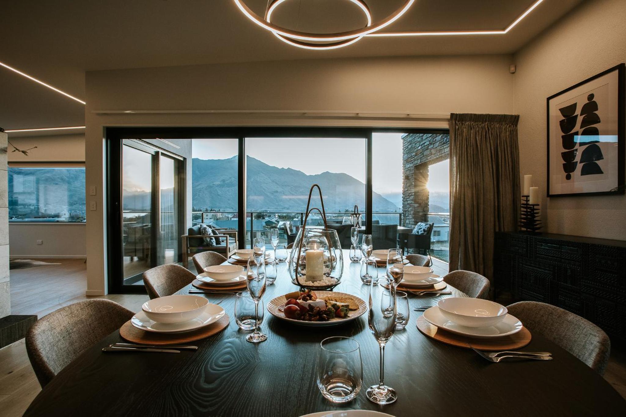 The Heights - Sleeps 8 - Lake Views - Outdoor Fire