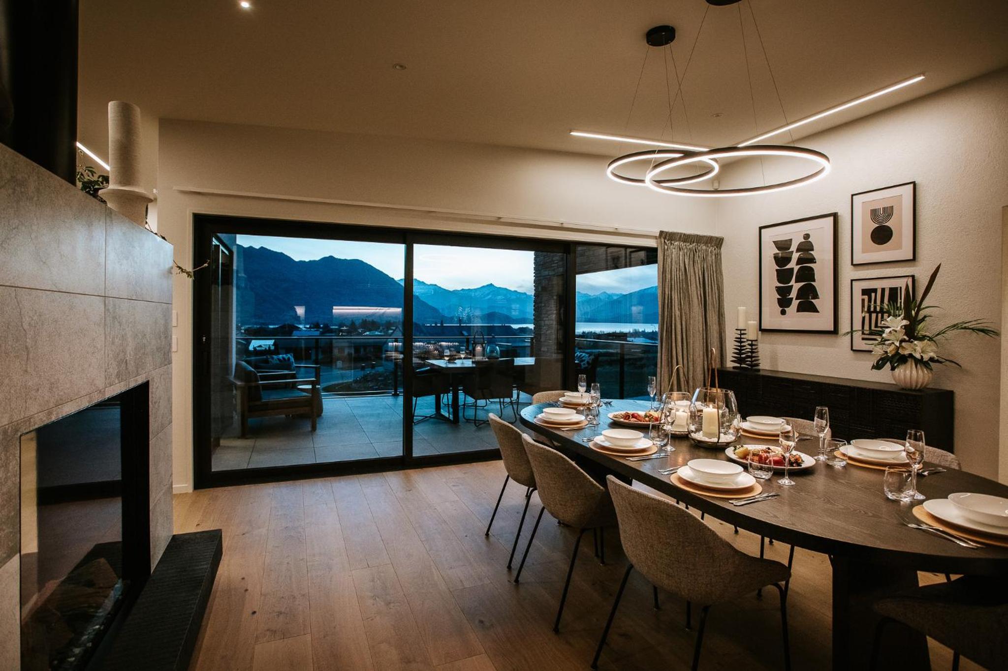 The Heights - Sleeps 8 - Lake Views - Outdoor Fire