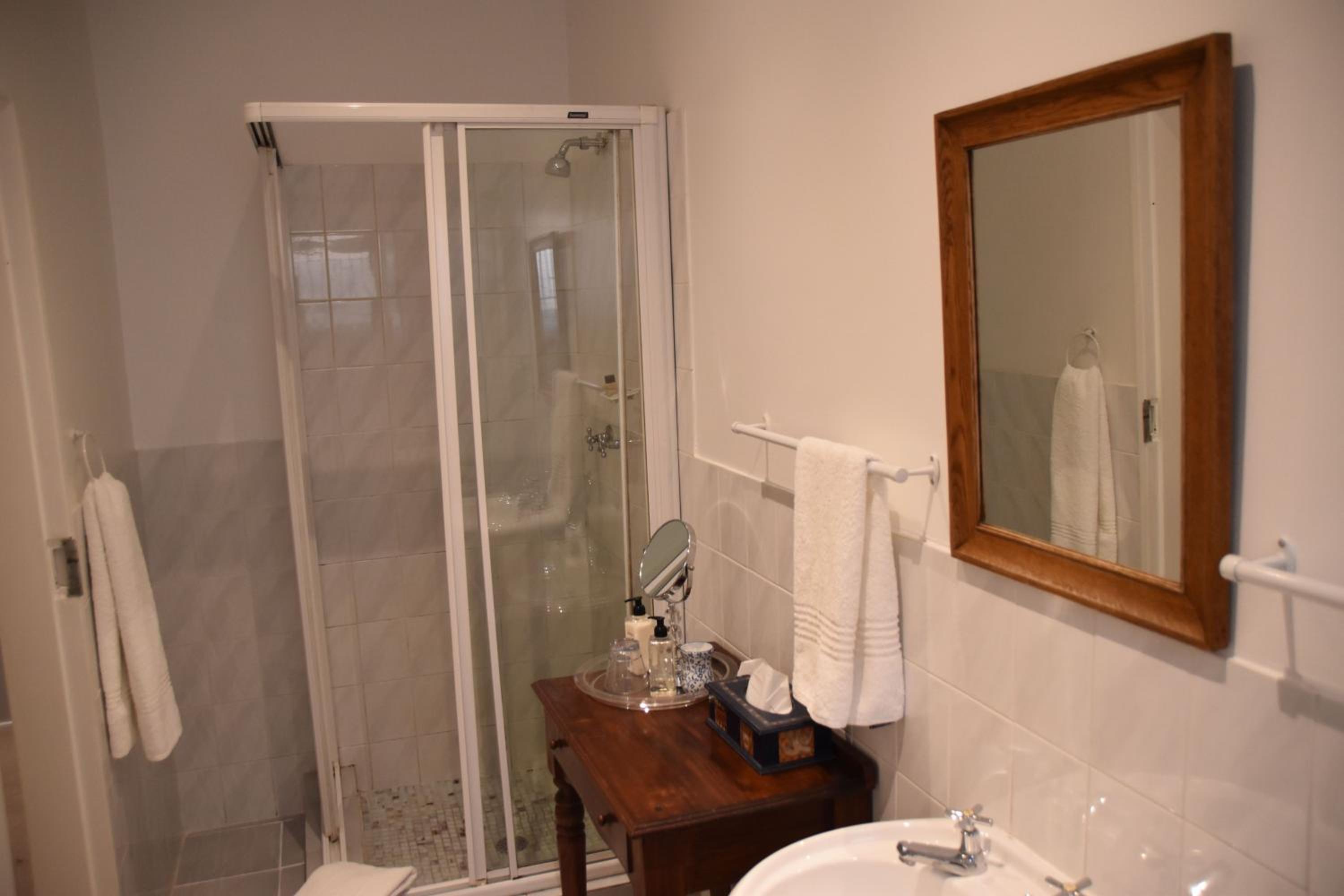 Rosebank Lodge Guesthouse by Claires